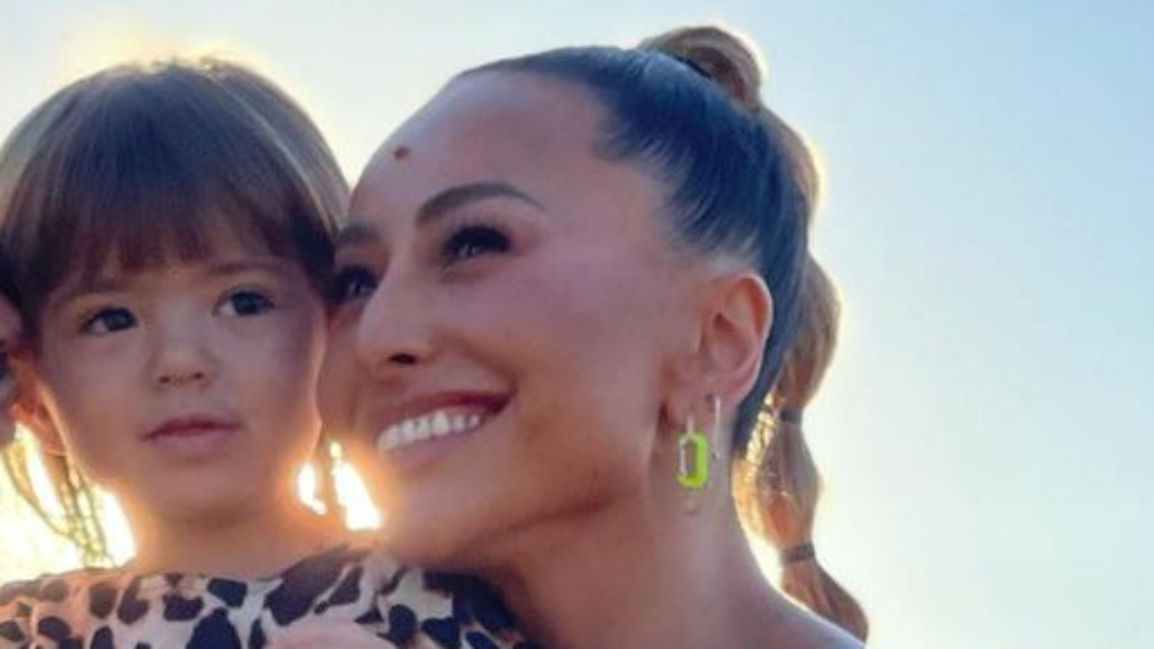 Sabrina Sato emociona ao dividir cliques com Zoe e Karina Sato, internada com a Covid-19: “Amor mais puro”