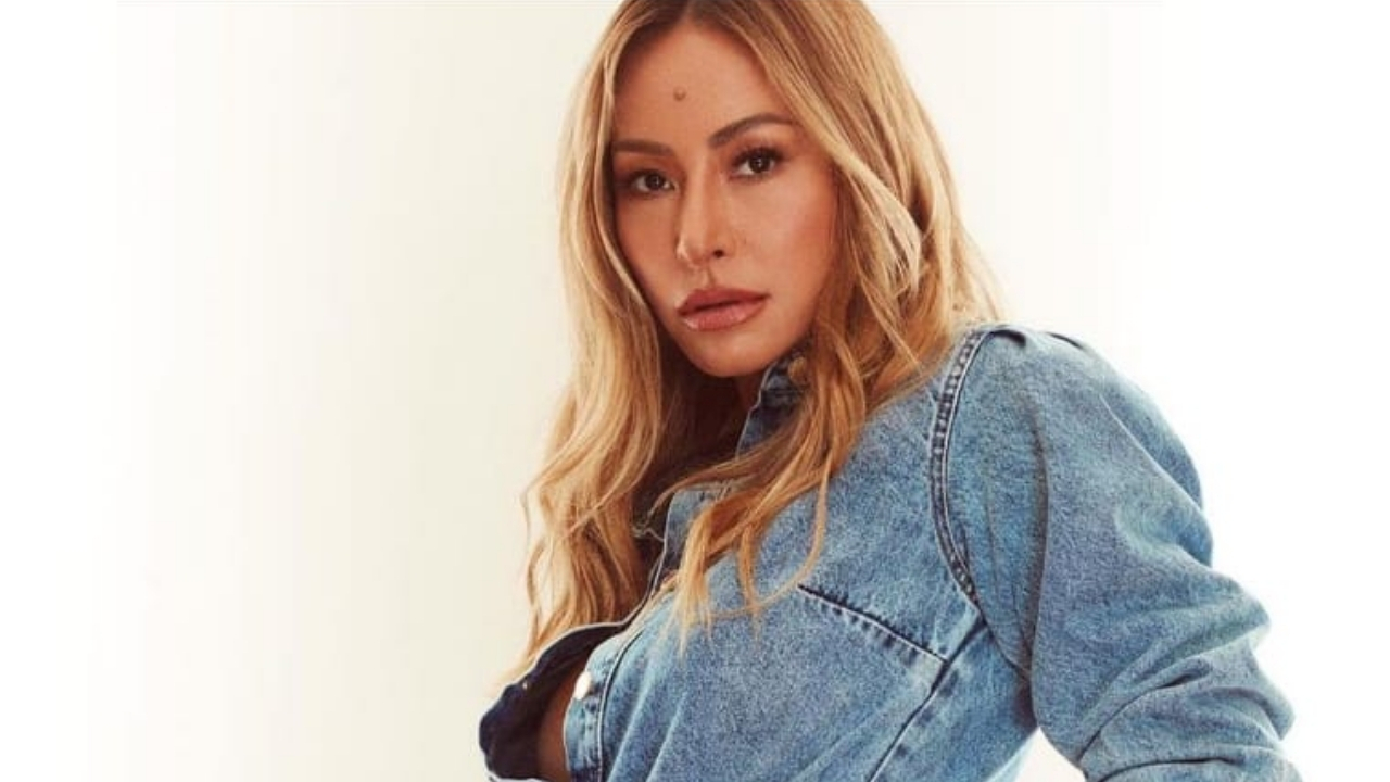 Sincerona, Sabrina Sato revela que só se relacionou sexualmente após filha completar 10 meses: “Mexe com os hormônios”