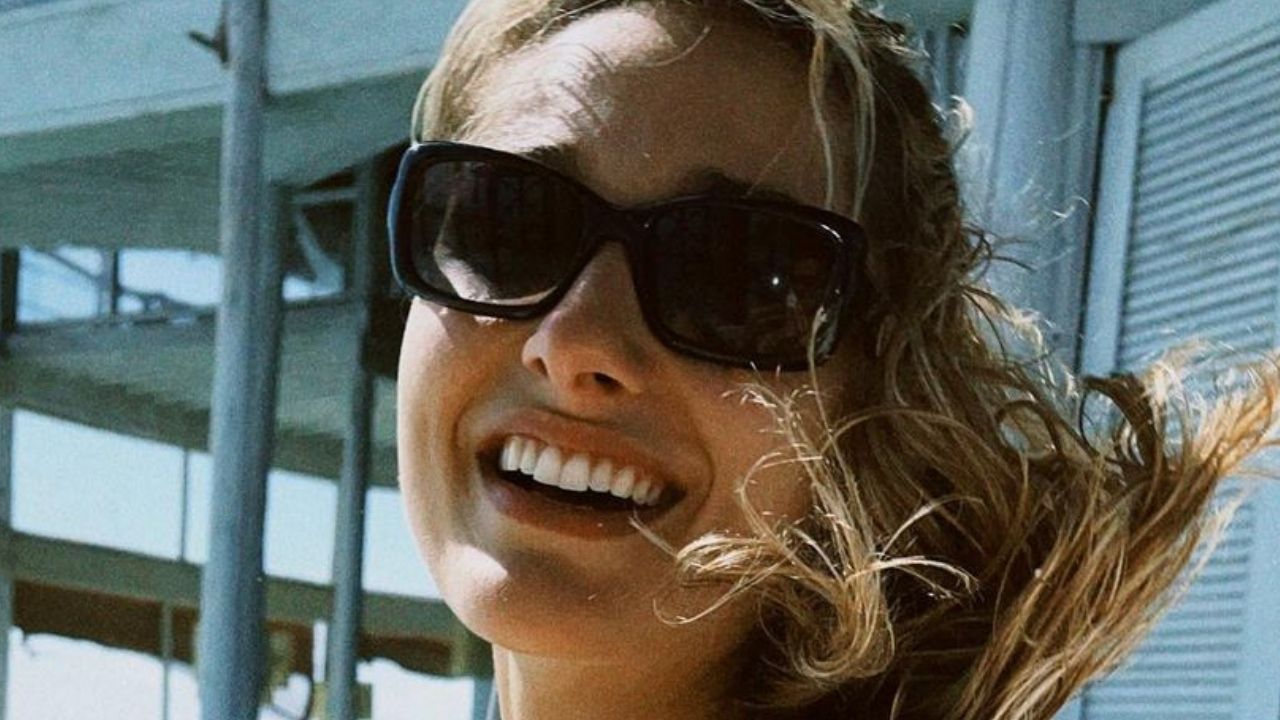 De biquíni mínimo, Sasha Meneghel exibe corpo dourado pelo sol e deixa tatuagem estratégica à mostra: “Espetáculo”