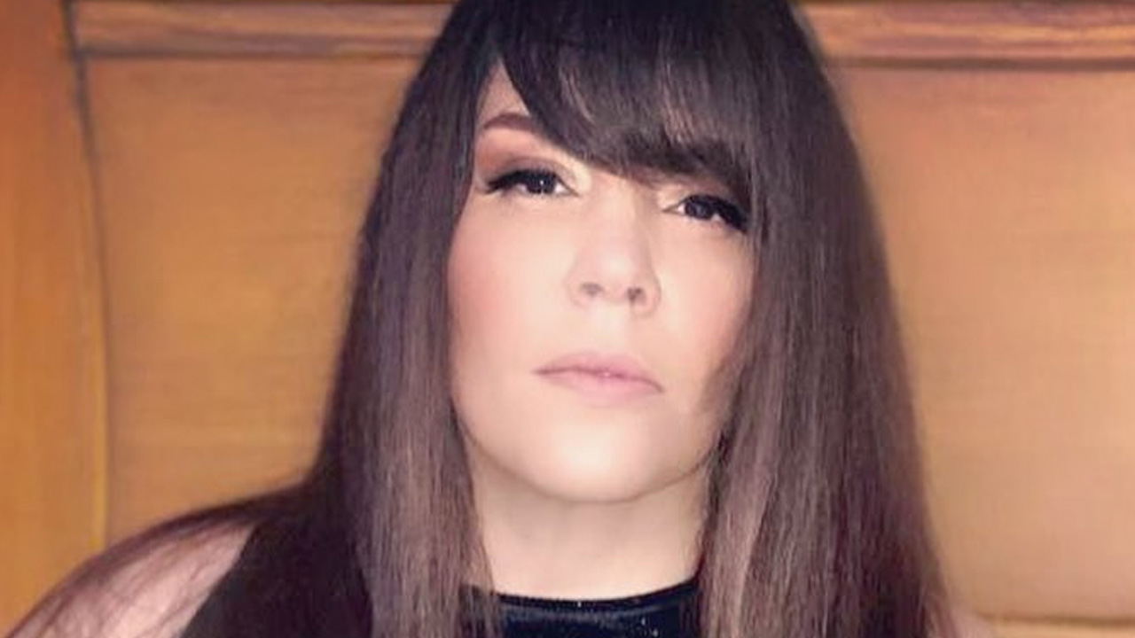 Aos 44 anos, Simony mostra resultado de procedimentos estéticos e aprova: “10 anos mais jovem”