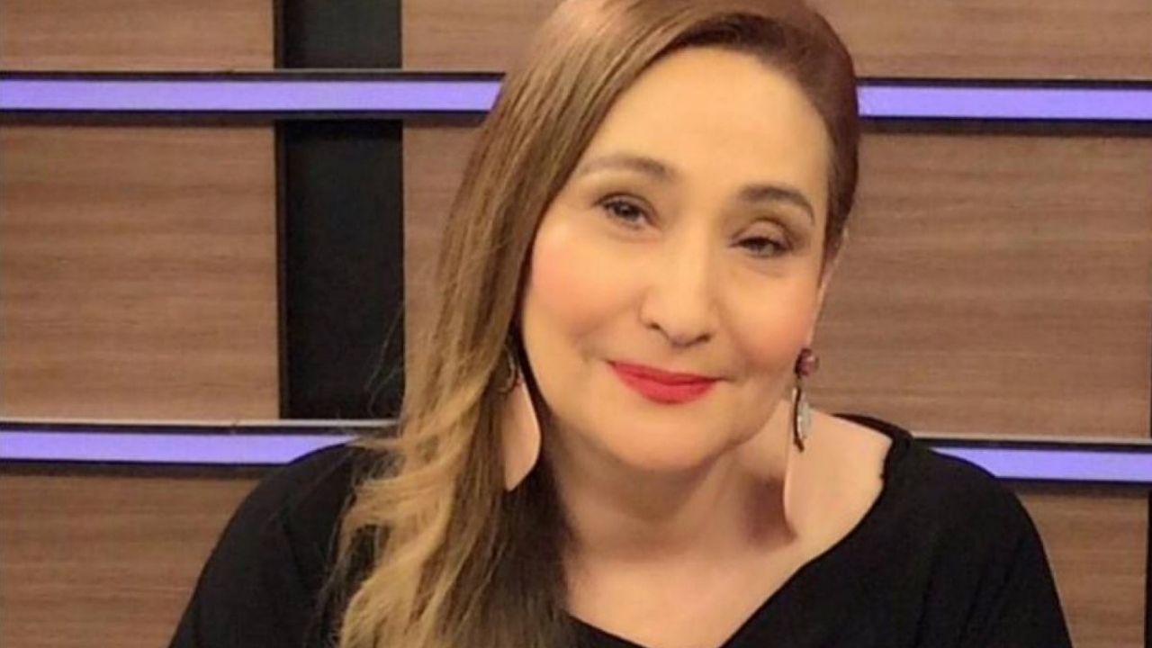 Em alta, Sonia Abrão assina novo contrato com emissora e anuncia novidades: “Pronta para entrar de cabeça”