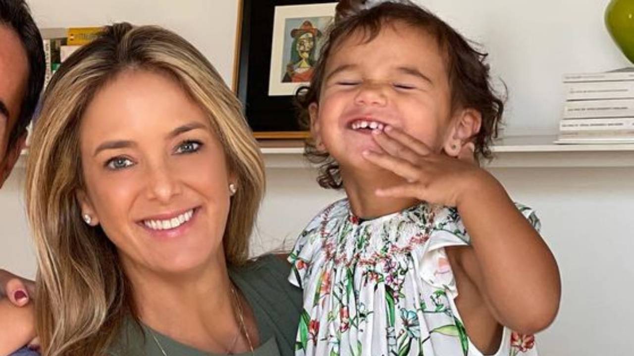 Ticiane Pinheiro resgata foto da infância e compara com a filha caçula: “Para provar que ela parece comigo”