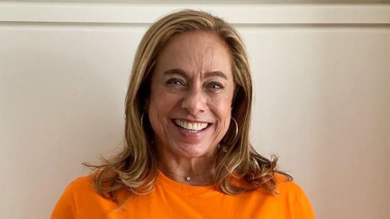 Vacinada, Cissa Guimarães volta aos estúdios do ‘É De Casa’ após autorização de equipe médica da Globo