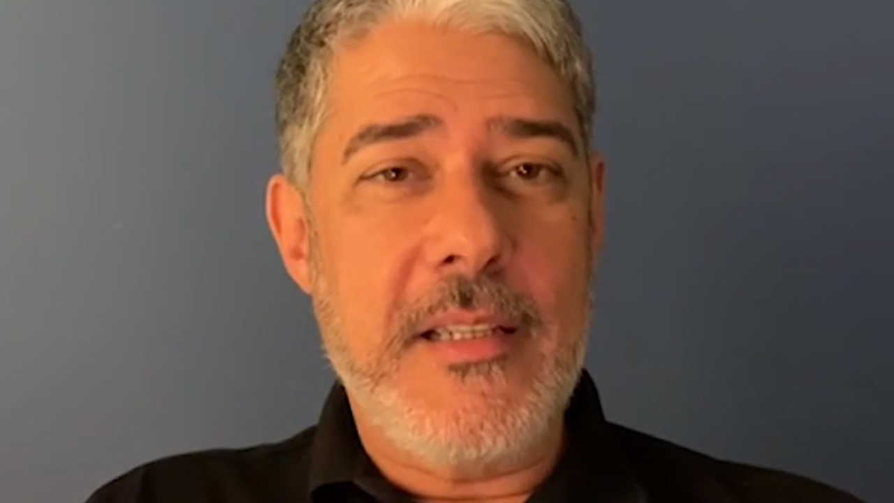 William Bonner revela insegurança ao deixar barba crescer no ‘Se Joga’: “Eu corto e acabou”