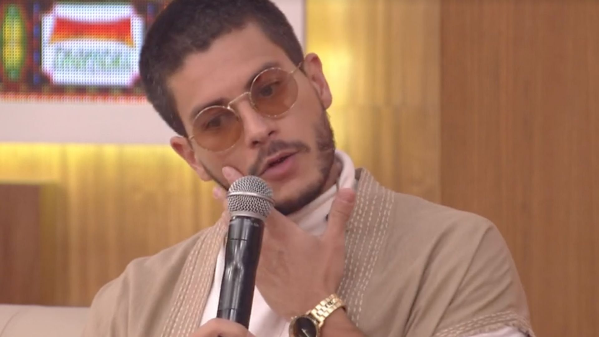 Arthur Aguiar é questionado sobre prêmio do BBB22 e alfineta a Globo: “Não recebi”
