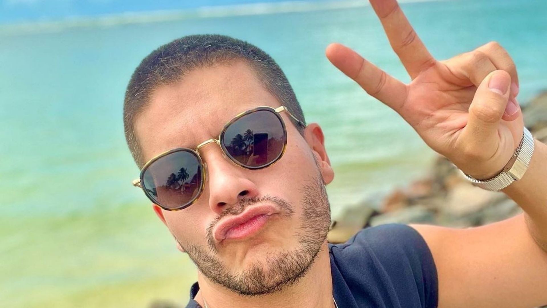 Arthur Aguiar passa vergonha e precisa apagar comemoração: “Eram comprados?”