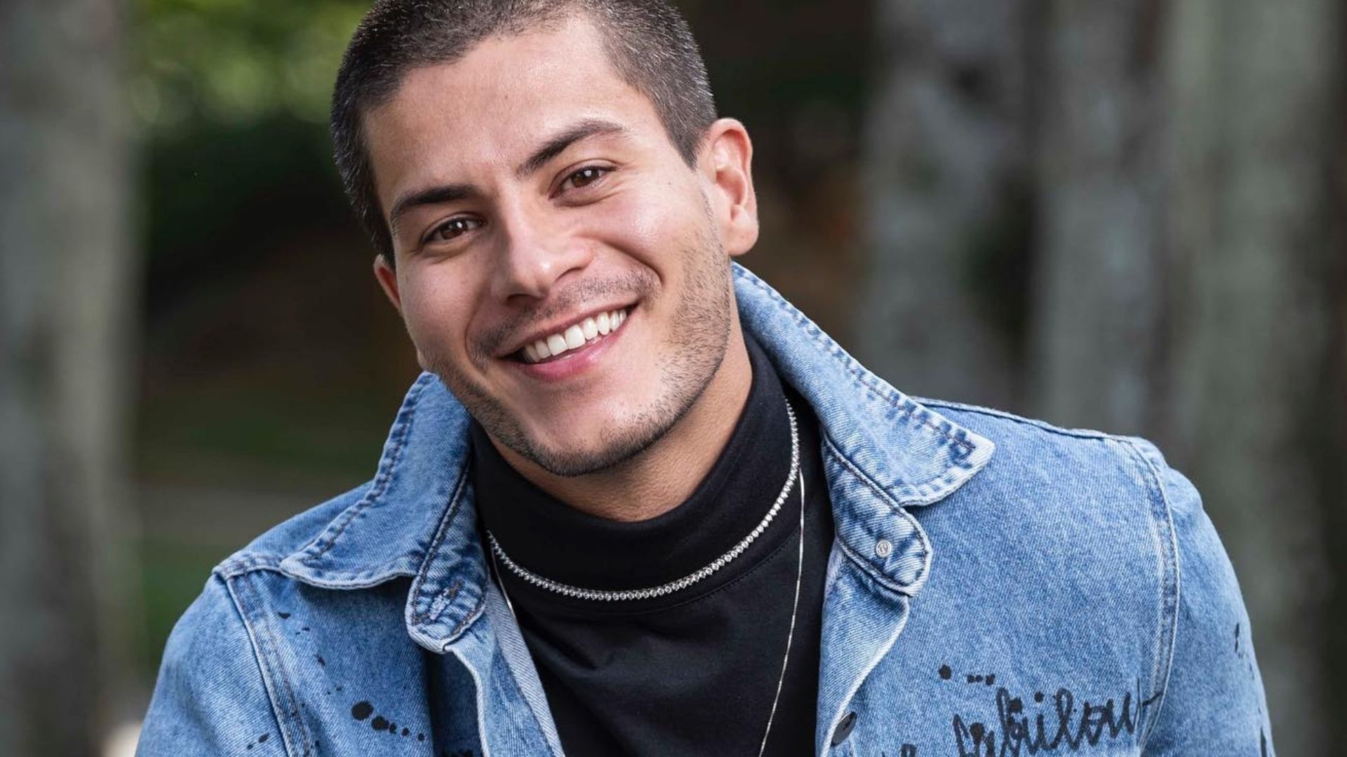 Arthur Aguiar sofre ataques ao anunciar início de turnê pelo país: “Vou passar longe”
