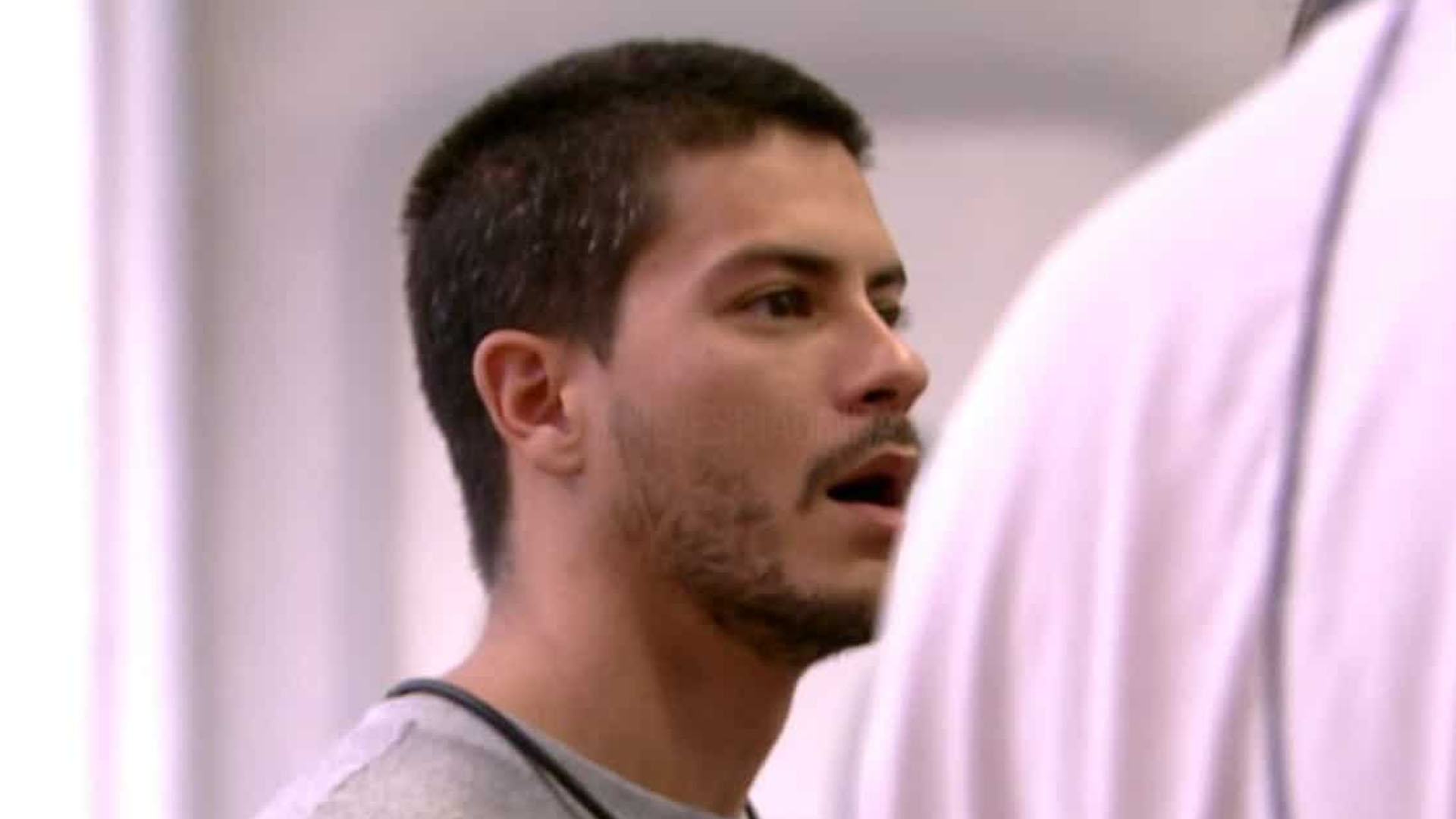 Sensitiva prevê fracasso na carreira de ex-BBB Arthur Aguiar: “Não vejo sucesso”