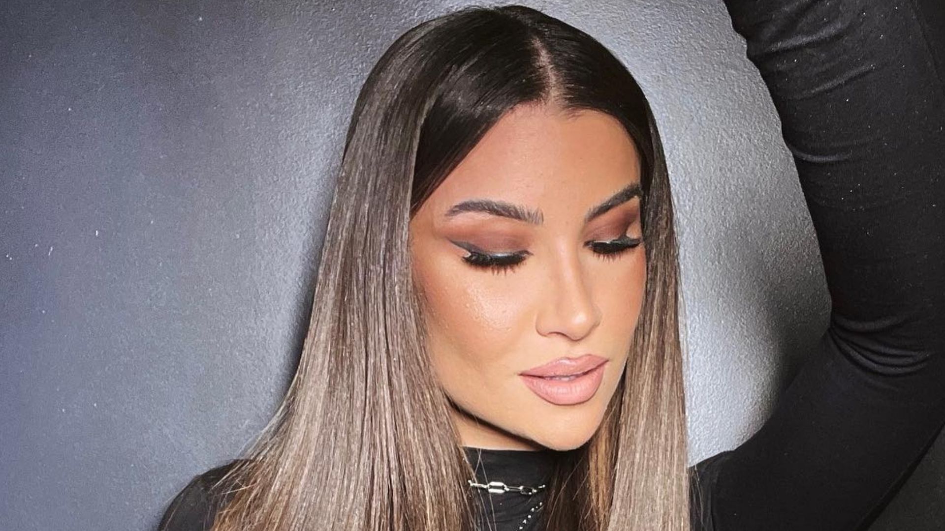 Ex-BBB Bianca Andrade mostra cintura fininha e barriga sarada em look preto: “Musa”