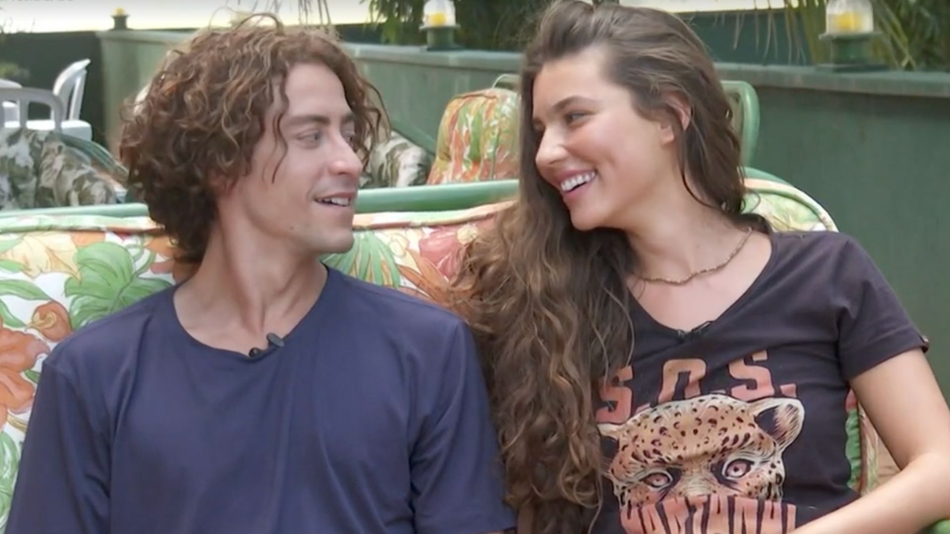É namoro? Casal protagonista de ‘Pantanal’ esclarece relacionamento: “A gente se ama”