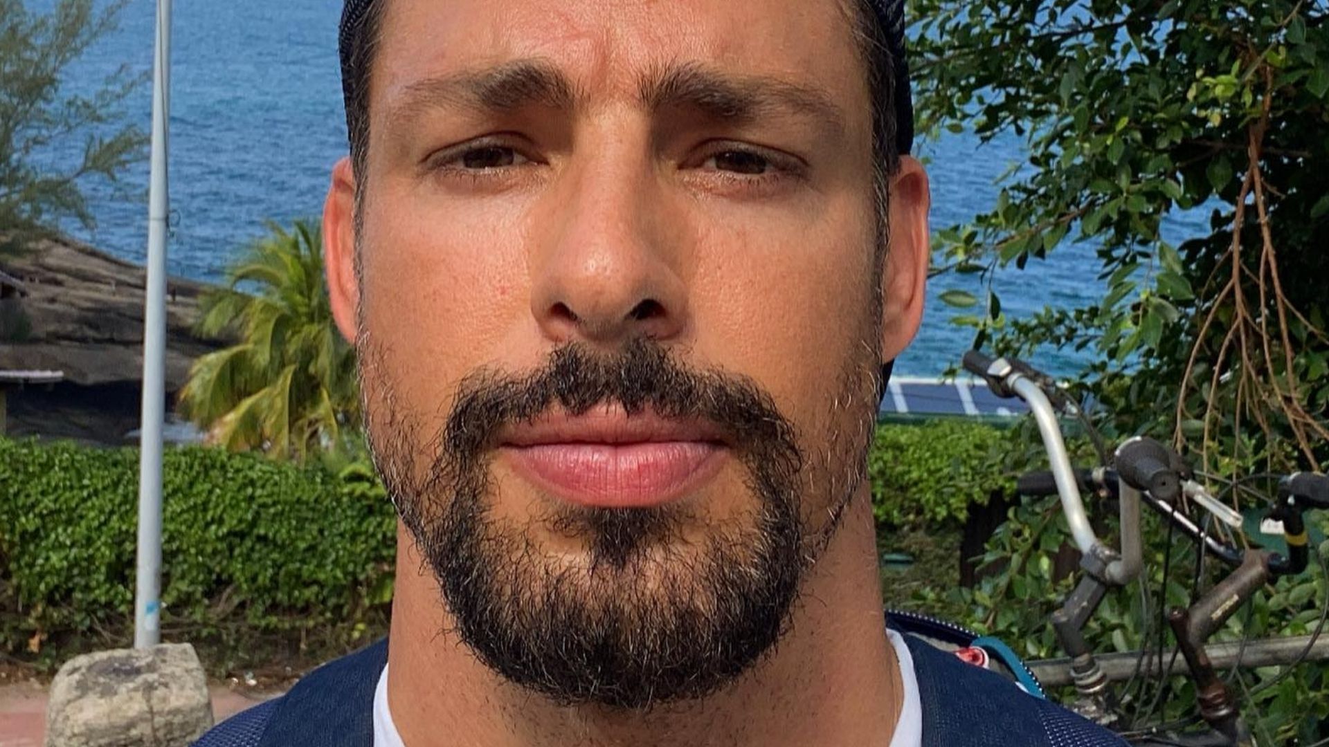 Cauã Reymond posta foto e ‘detalhe’ rouba a cena: “Custava tirar?”