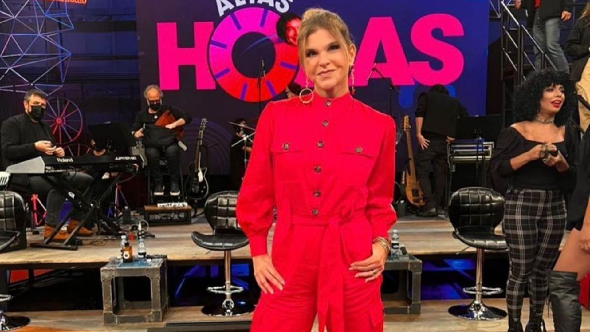Aos 58 anos, Cristiana Oliveira lança livro e propõe reencontro com a autoestima