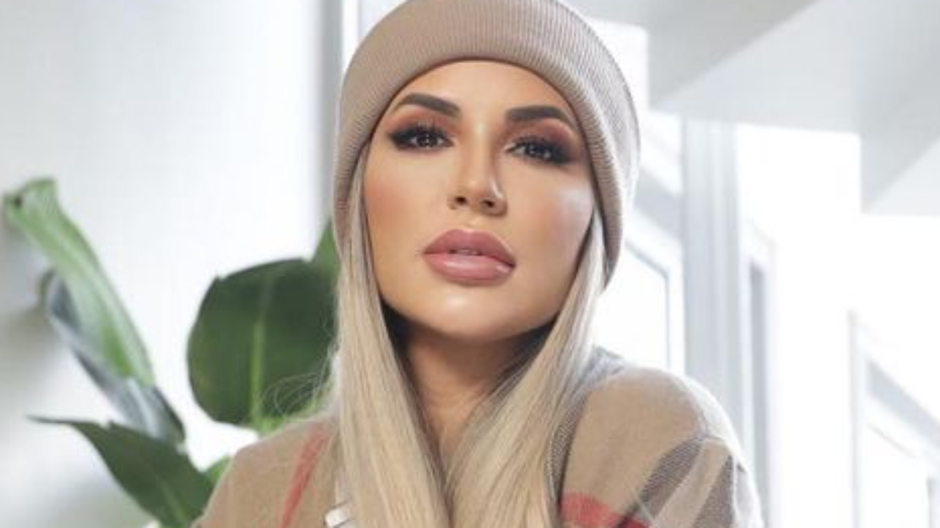 Deolane Bezerra espanta o frio com look chiquérrimo avaliado em R$ 25 mil