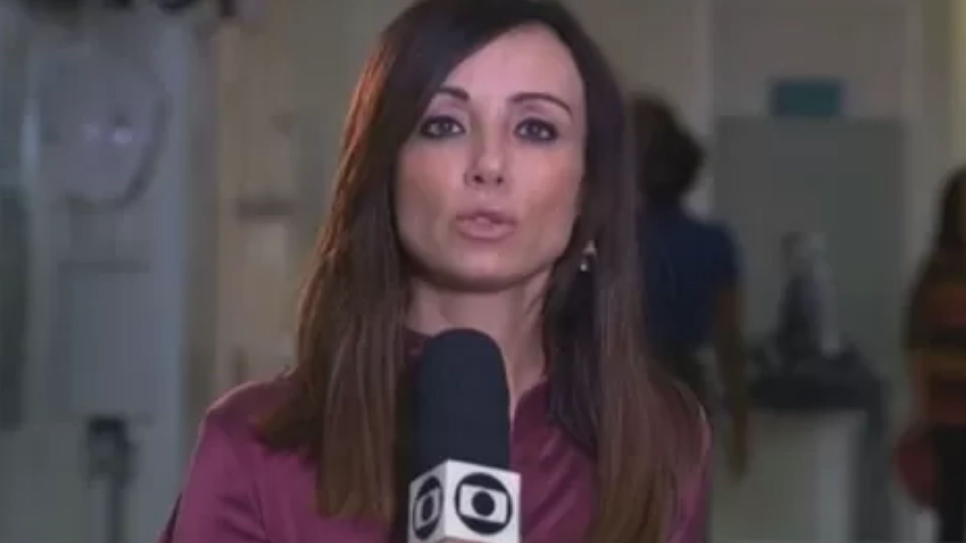 Insatisfeita, Elaine Bast procura a Globo e pede demissão após 23 anos