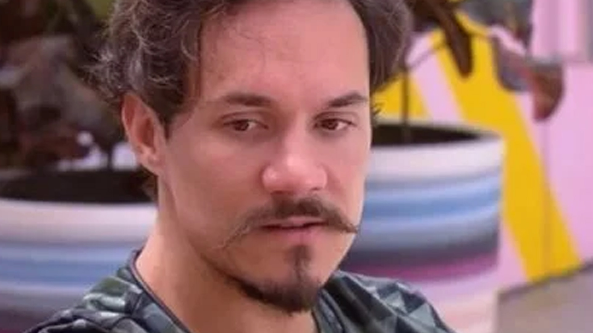 Ex-BBB Eliezer revela “pindaíba” após fim do BBB22: “Venderam meu carro”