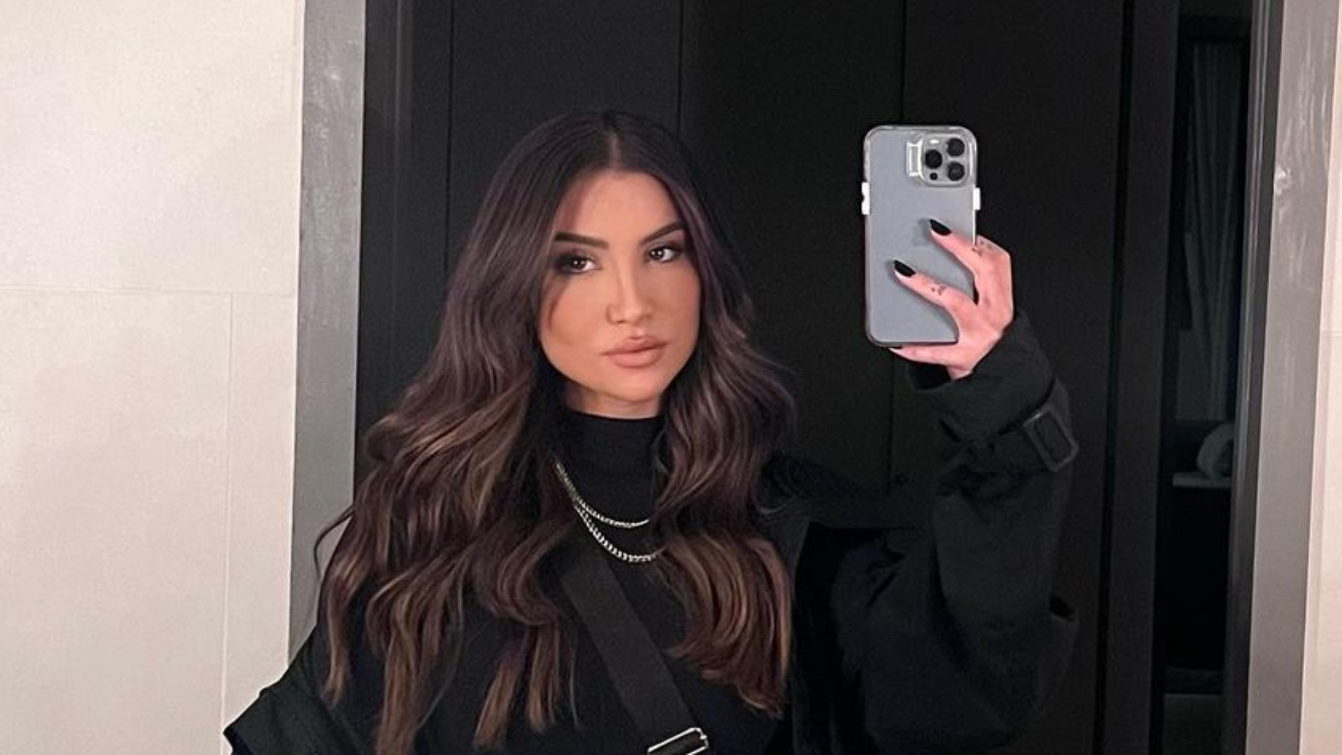 Ex-BBB Bianca Andrade ostenta abdômen trincado em look ousado e fãs babam: “Gata”