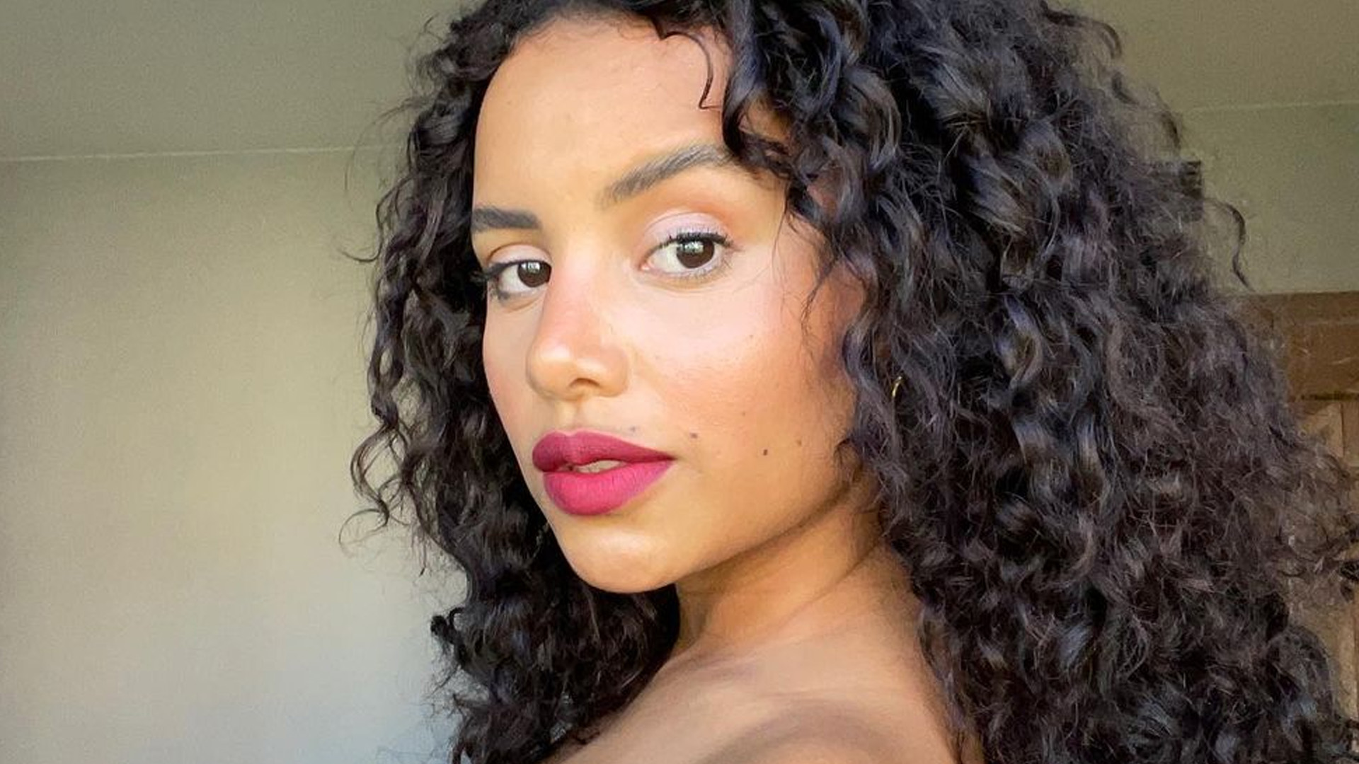 Ex-BBB Gleici Damasceno exibe decotão com top sem alças: “Mais linda do mundo”
