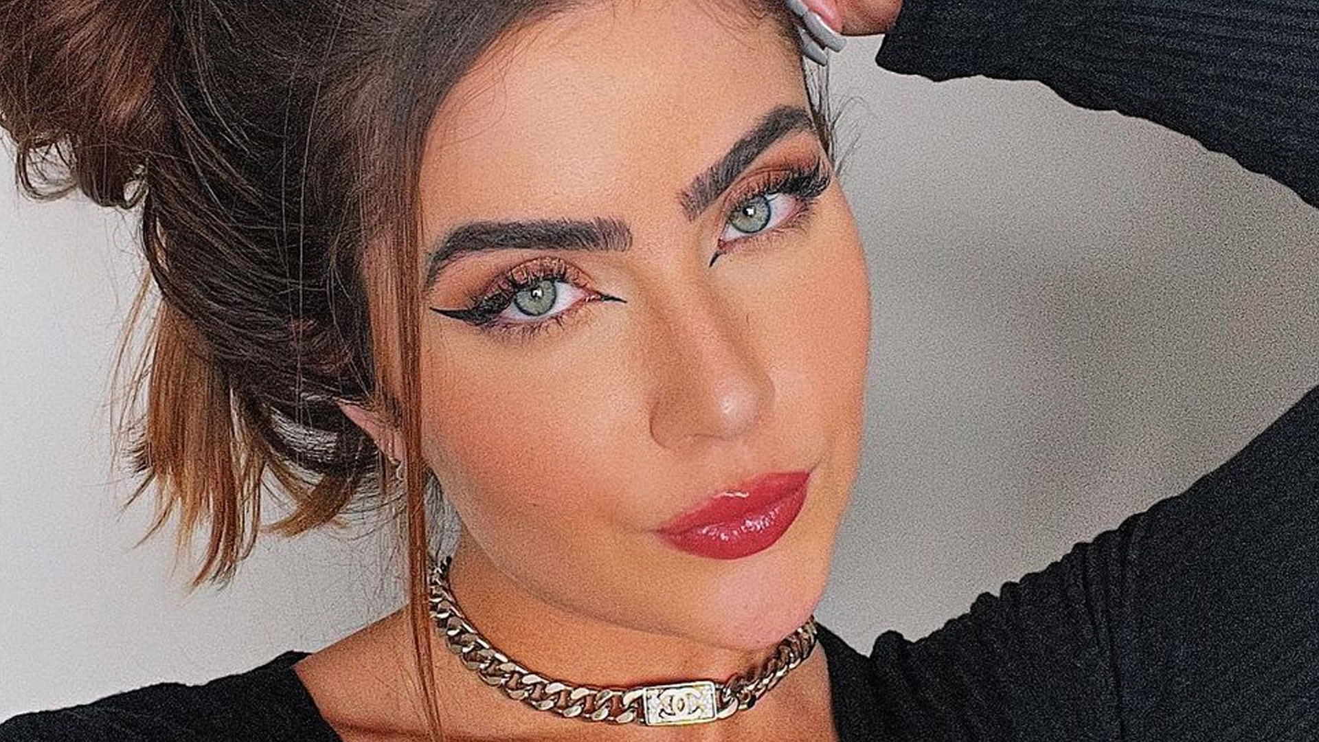 Ex-BBB Jade Picon exibe decote generoso e até Tadeu Schmidt elogia: “Linda”