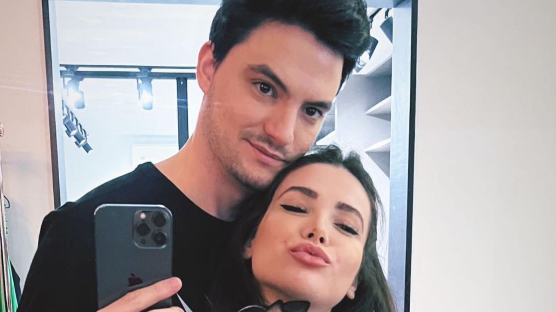 Felipe Neto explica porque não apaga as fotos com a ex: “Histórias são pra sempre”