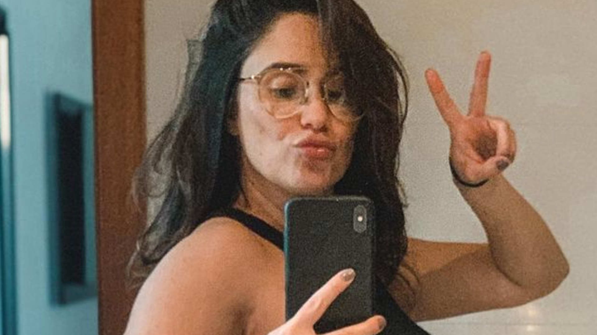 Fernanda Vasconcellos mostra barrigão de grávida explodindo: “Linda”