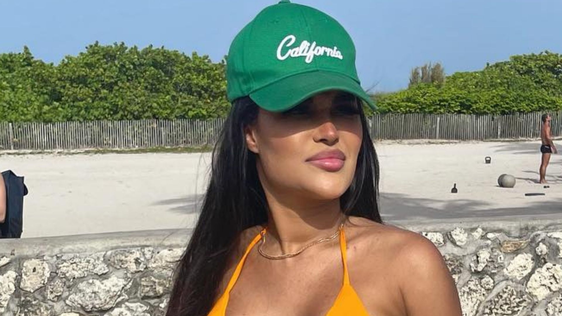 De biquíni, ex-BBB Flay ostenta corpo saradão e chama atenção: “Que mulher”