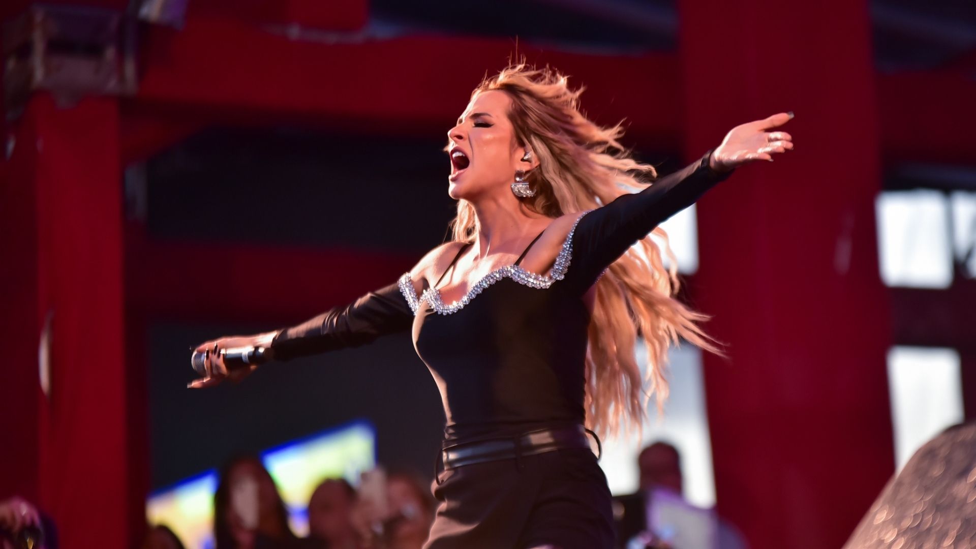 Gabi Martins faz show para 50 mil pessoas em Belo Horizonte: “Presente de Deus”