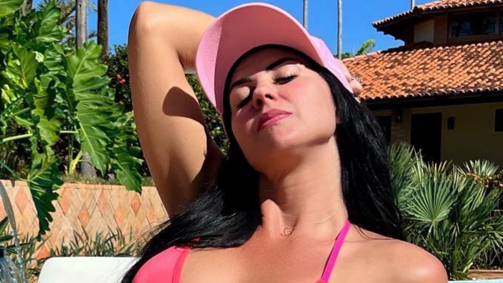 Graciele Lacerda renova bronzeado de biquíni e exibe barriga sarada: “Gostosa”