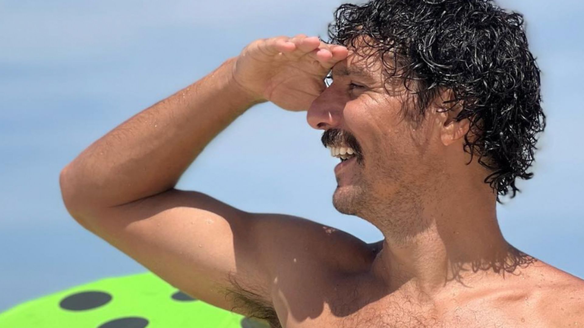 Tibério de ‘Pantanal’ posa sem camisa e fãs se animam: “Se a Muda não quiser, eu quero”