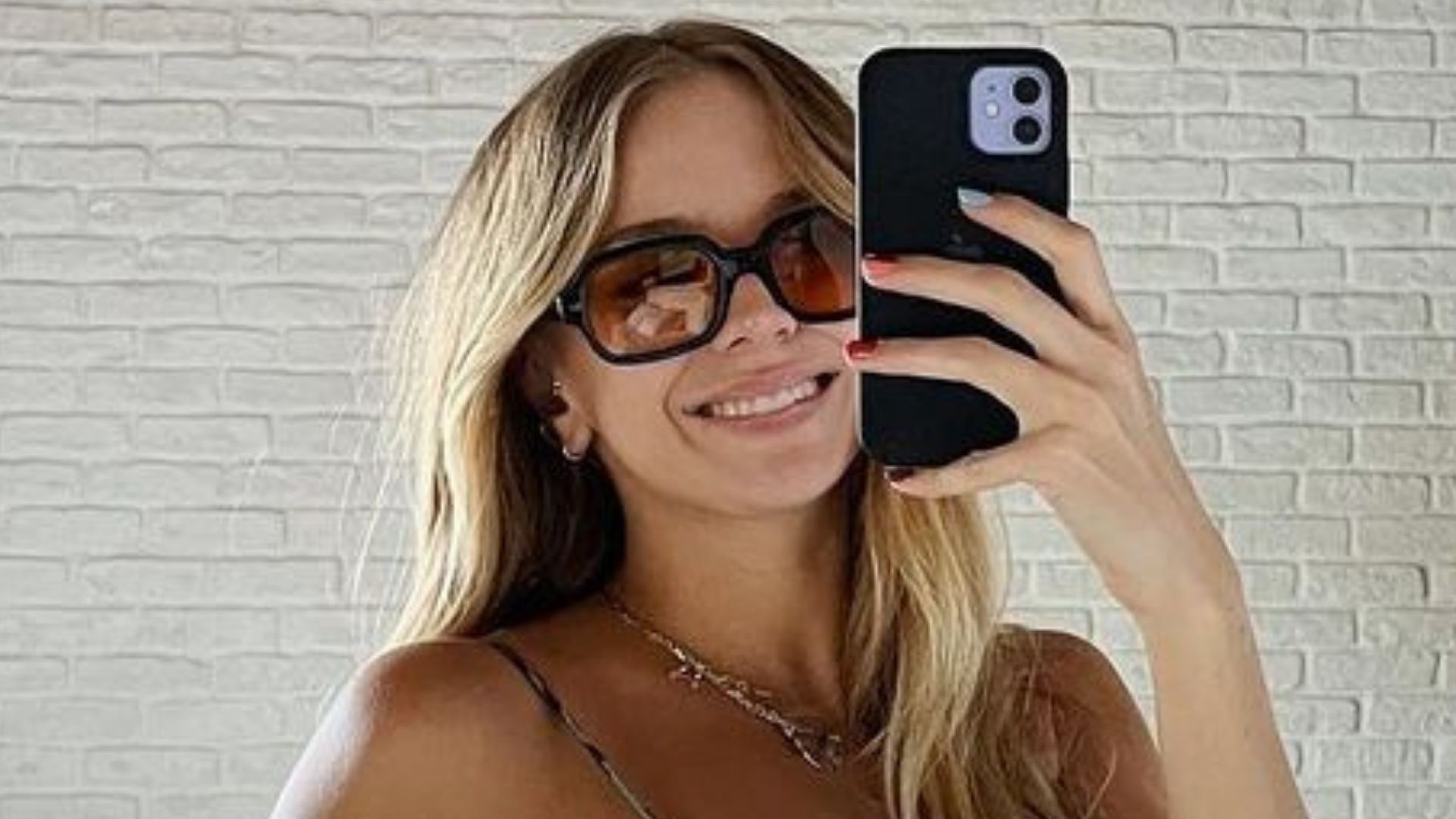 De biquíni, ex-MasterChef Isa Scherer encanta com barrigão de 5 meses: “Musa”