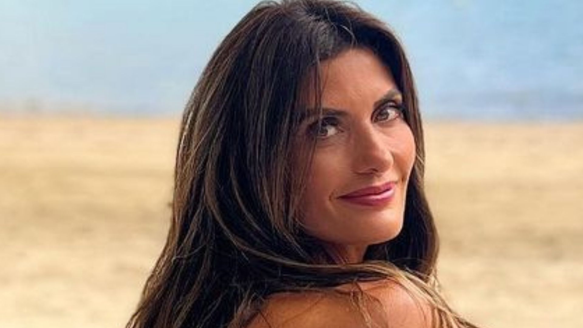 Aos 44 anos, Isabella Florentino publica clique raro na praia: “Maravilhosa”