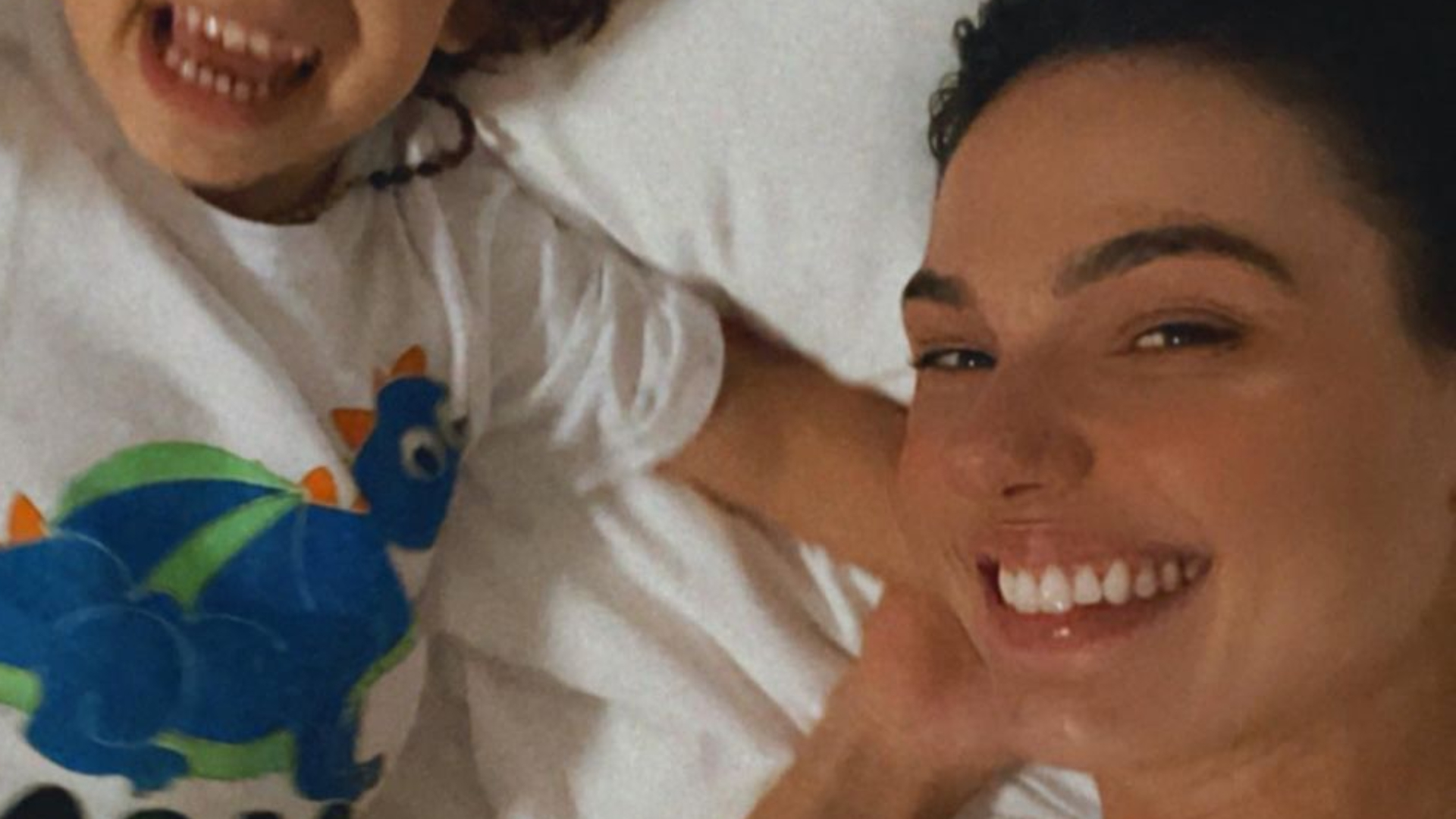 Isis Valverde mostra filho aprontando e beleza do menino choca fãs: “Príncipe”
