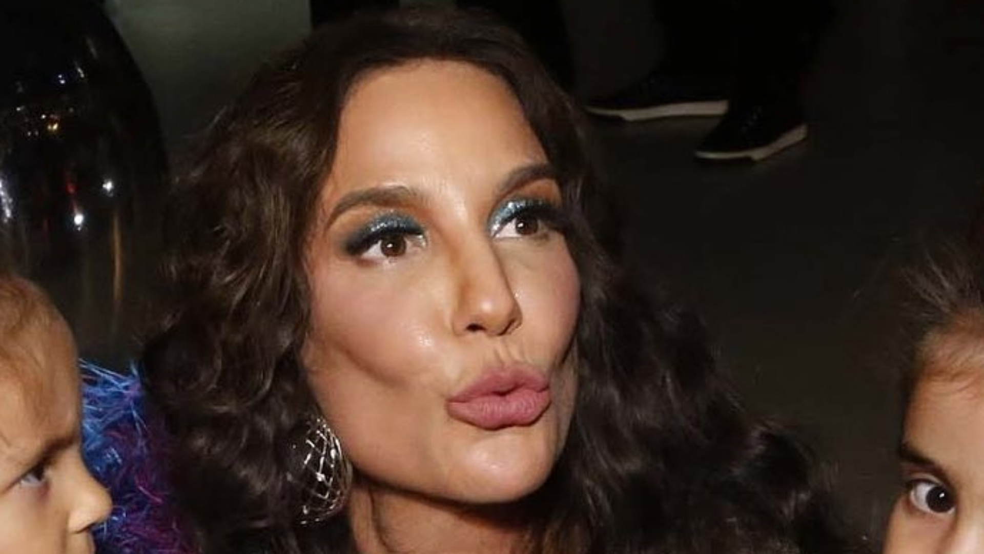 Ivete Sangalo compartilha cliques inéditos ao lado das filhas gêmeas: “Lindas”