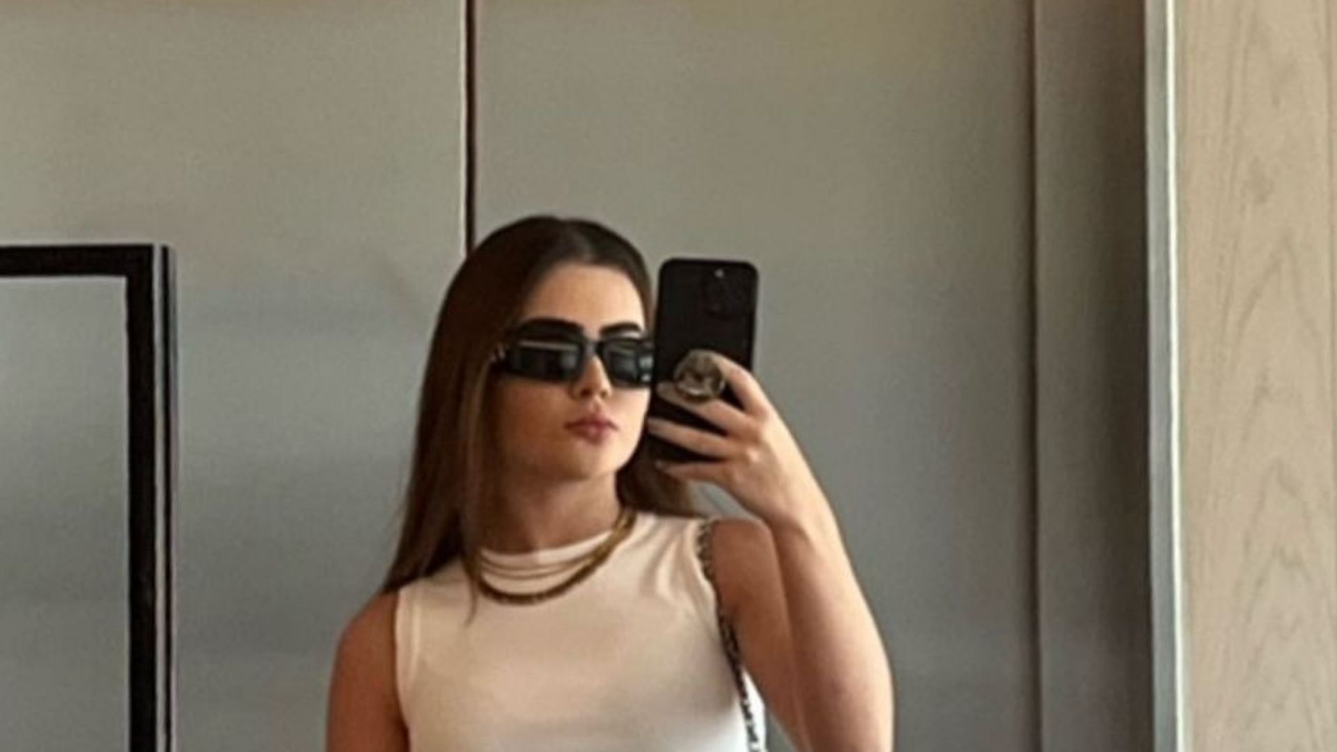 É real? Ex-BBB Jade Picon posa de cropped e barriga definida deixa fãs perplexos