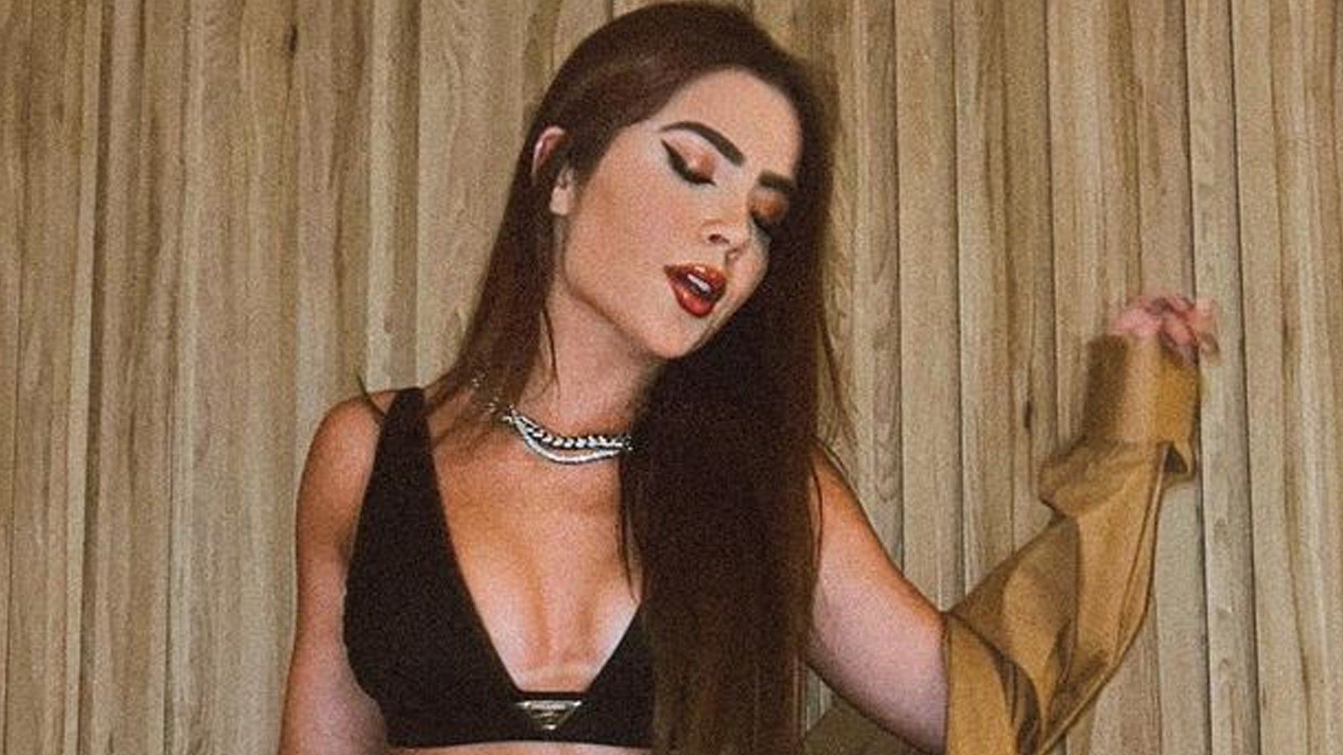 Ex-BBB Jade Picon mostra cintura de boneca de top e shortinho: “Como pode?”