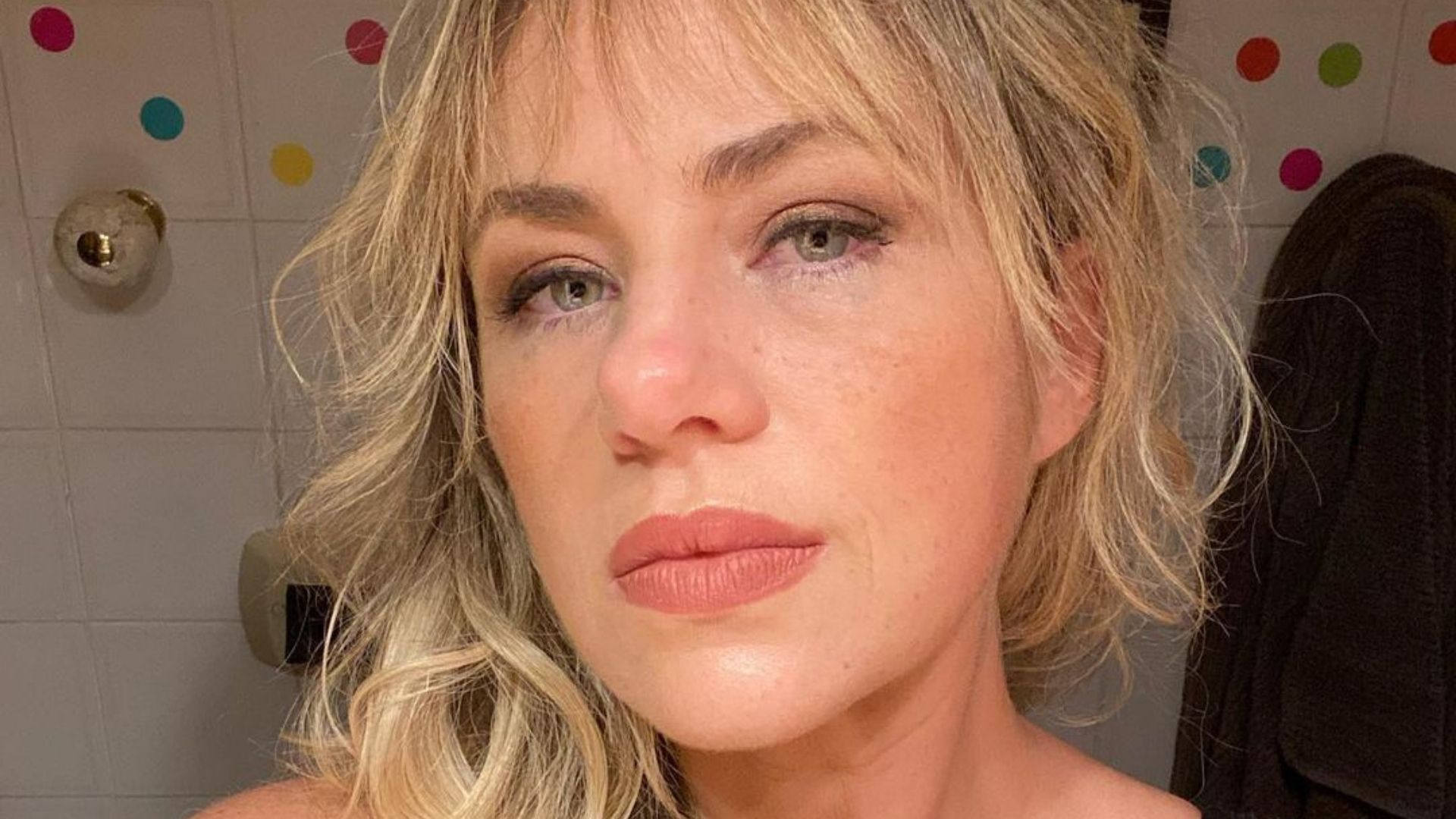No ar em ‘Pantanal’, Karine Teles publica foto rara dos filhos gêmeos: “Amor descomunal”