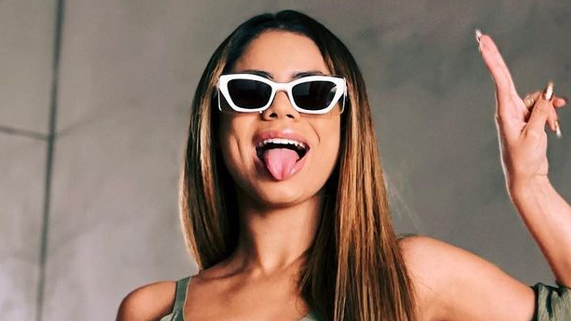 Lexa deixa aparecer parte dos seios em look milionário: “Incrivelmente linda”