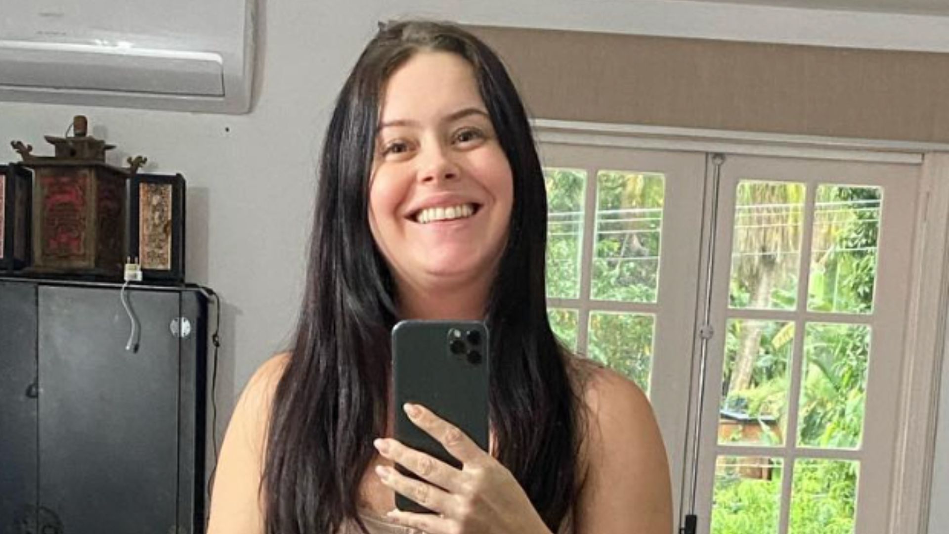 Outra mulher! Mari Bridi posa de cinta cirúrgica e exibe corpo sequinho após plásticas