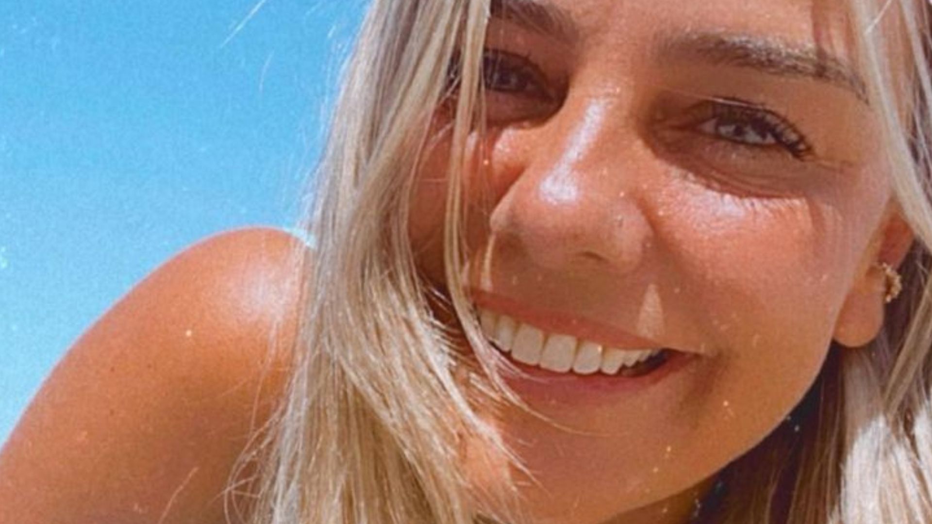 Aos 42 anos, Milene Domingues publica clique raro de biquíni: “Que cor é essa?”