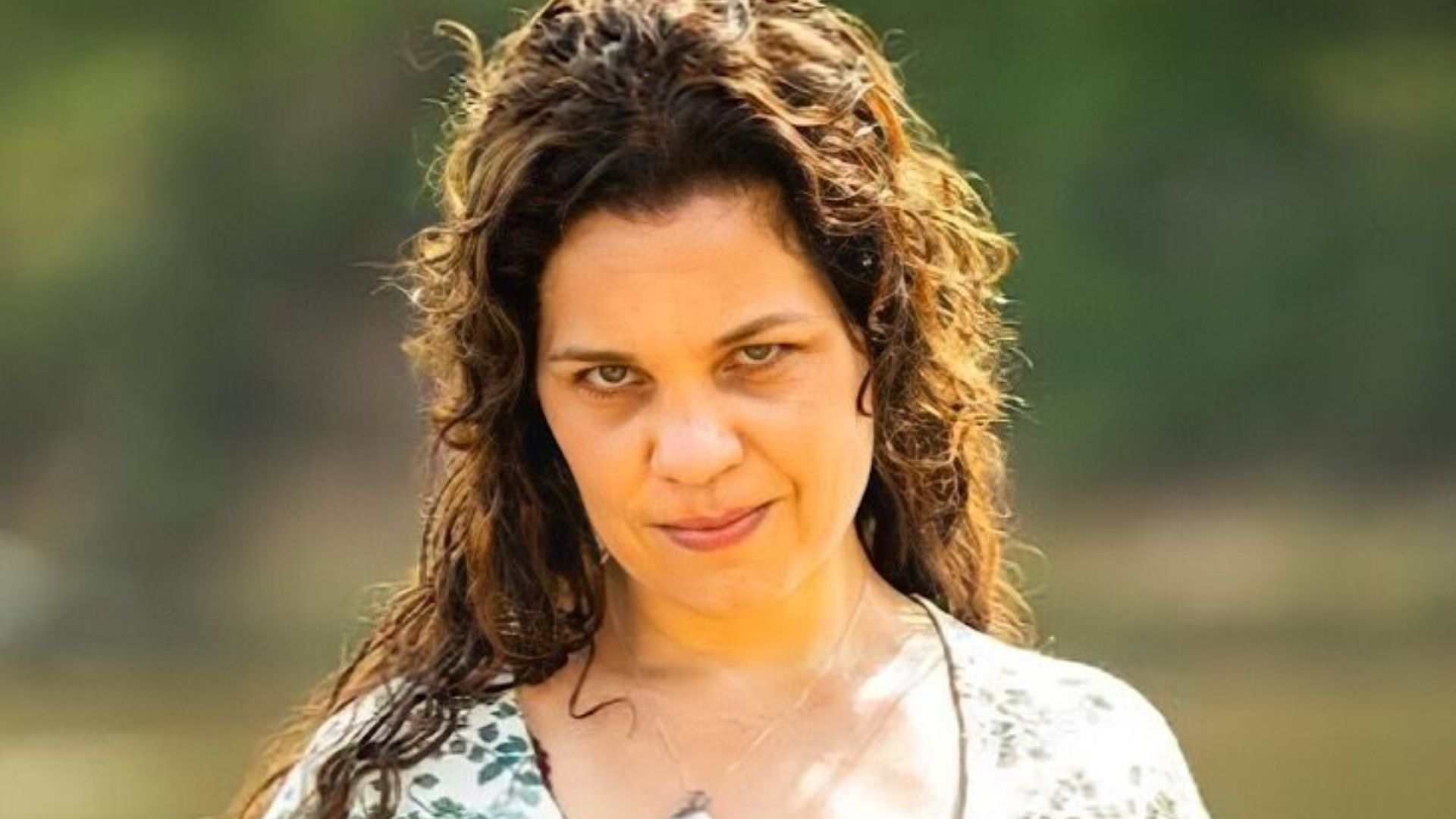 Pantanal: Maria Bruaca se insinua e surge com roupas íntimas para Alcides