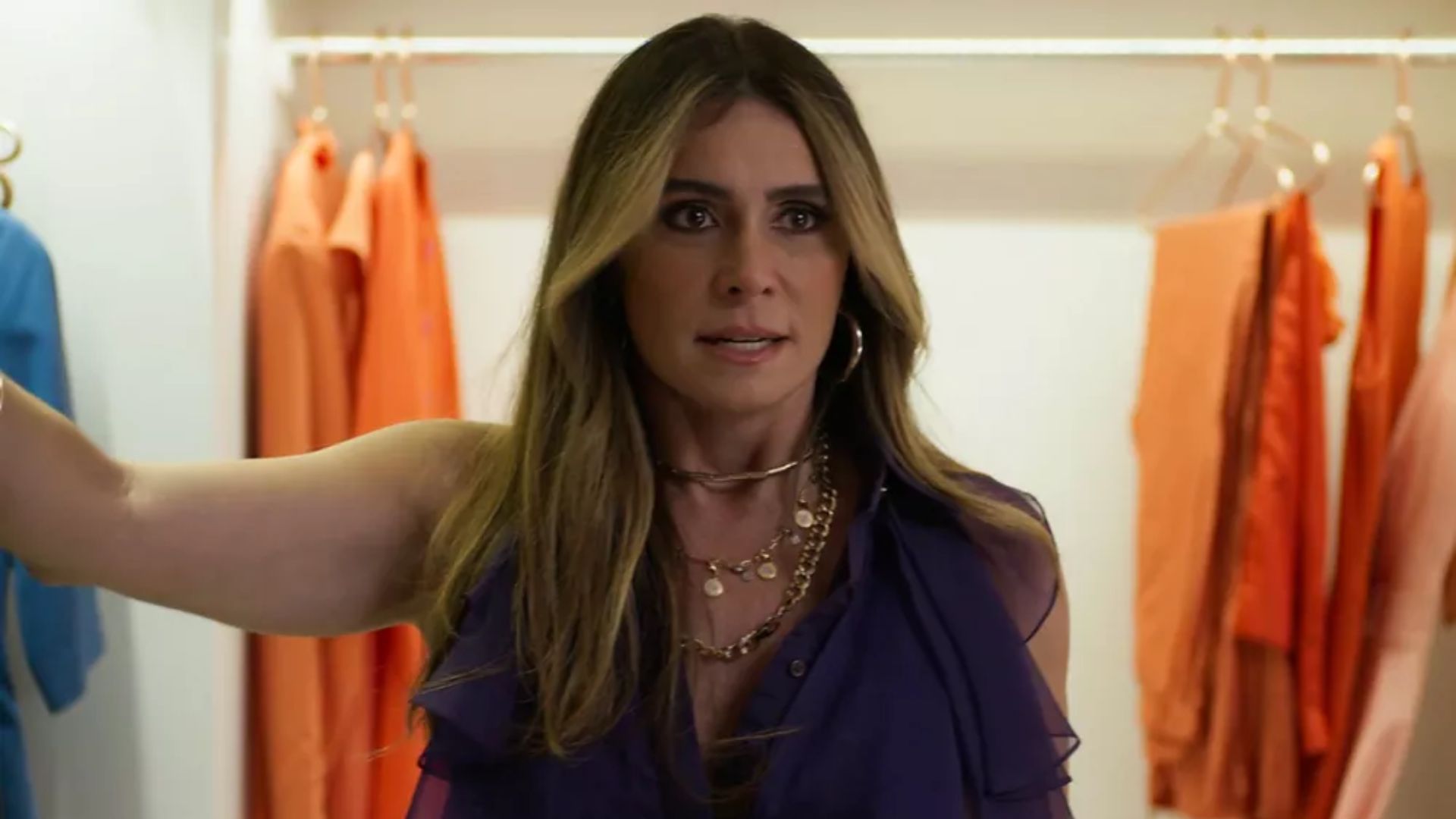 Quanto Mais Vida, Melhor!: Paula cede a chantagem para não ter segredo revelado: “Leva tudo!”