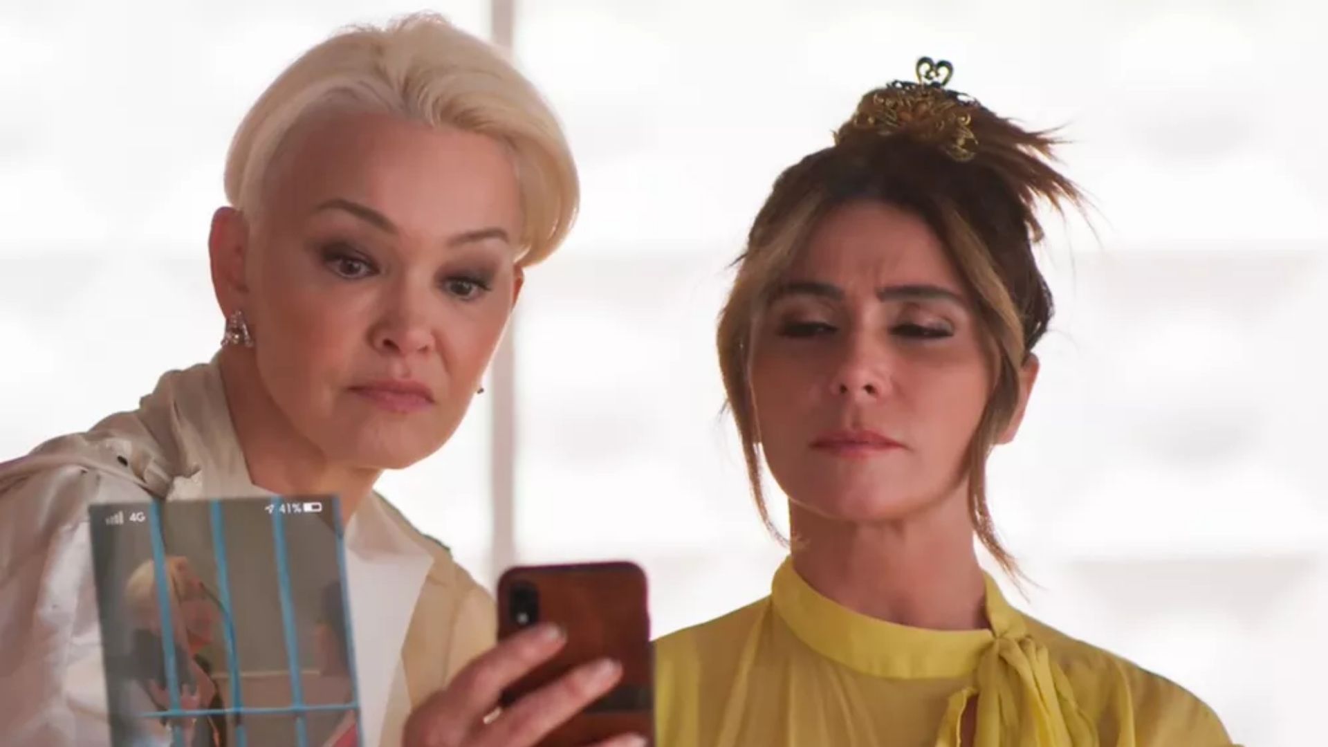 Final de Quanto Mais Vida, Melhor!: Paula e Carmem são detonadas na internet e vão à falência
