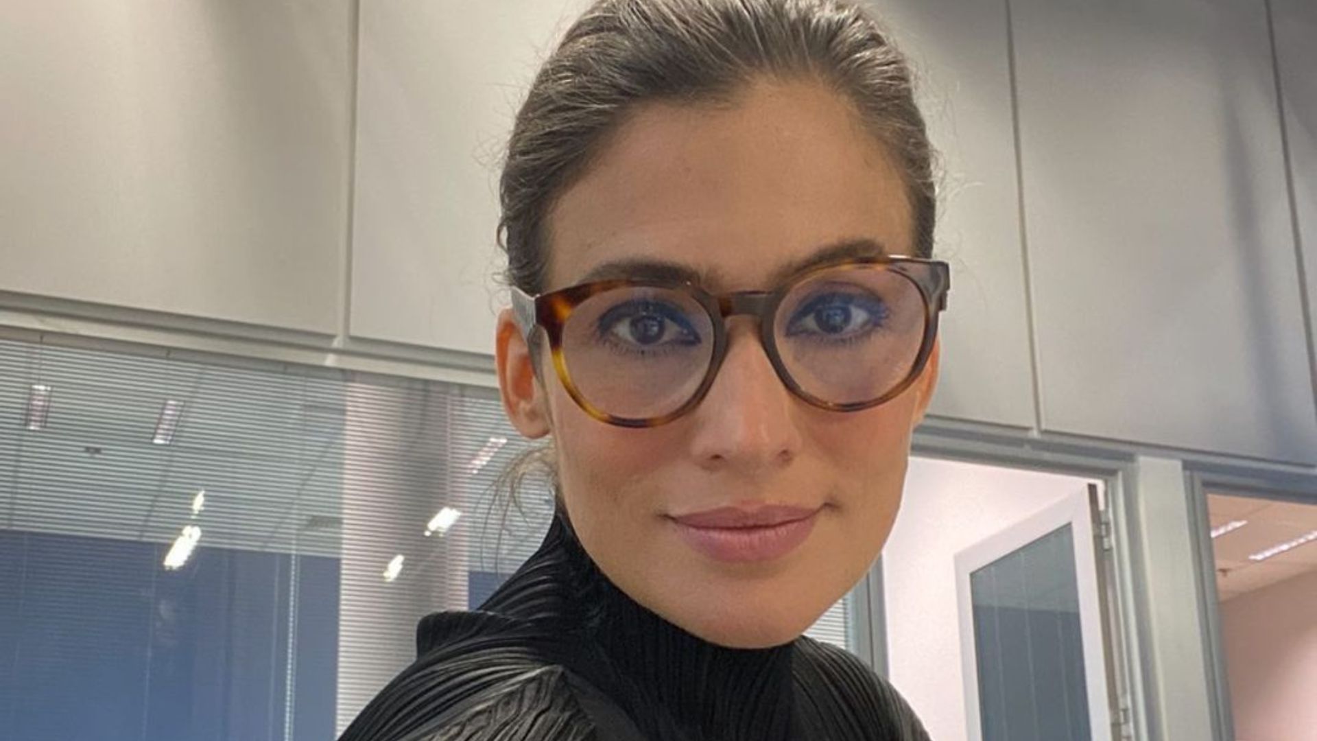 Renata Vasconcellos reúne os dois filhos em fotos inéditas e fãs babam: “Que lindos”