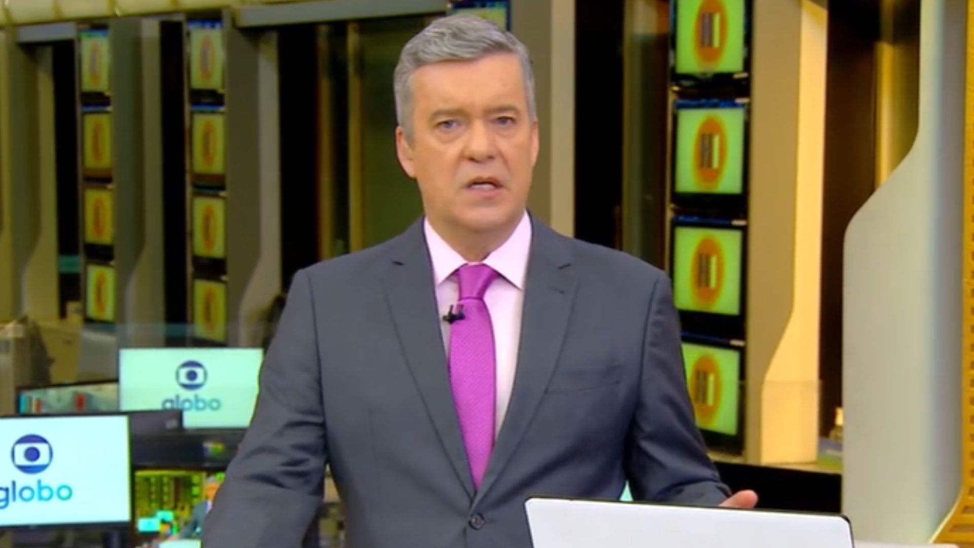 Roberto Kovalick se irrita com falha técnica e cutuca produção: “Endoidou”