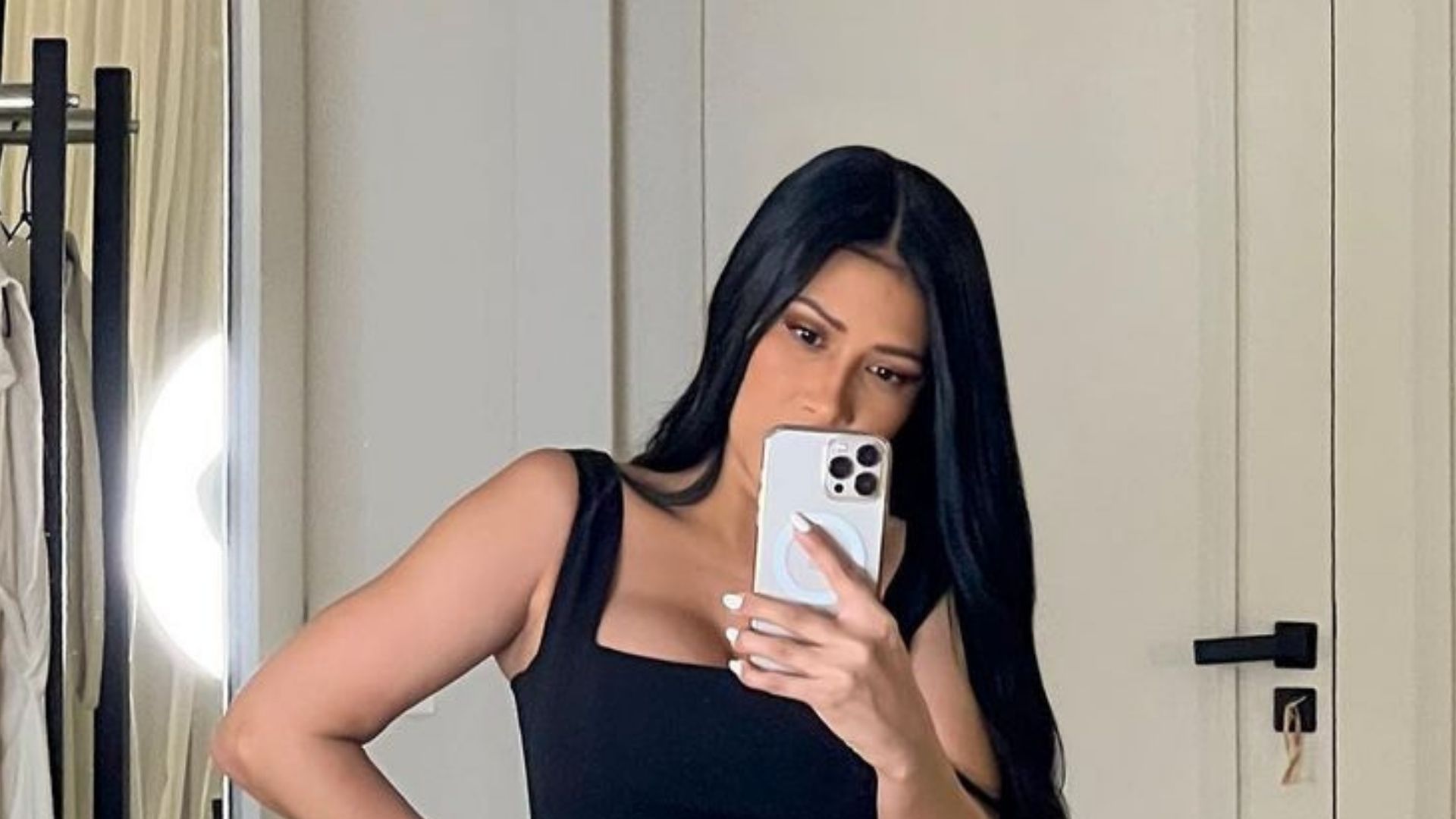 Poderosa! Simaria causa e faz show de top e shortinho cavado: “Entregou tudo”