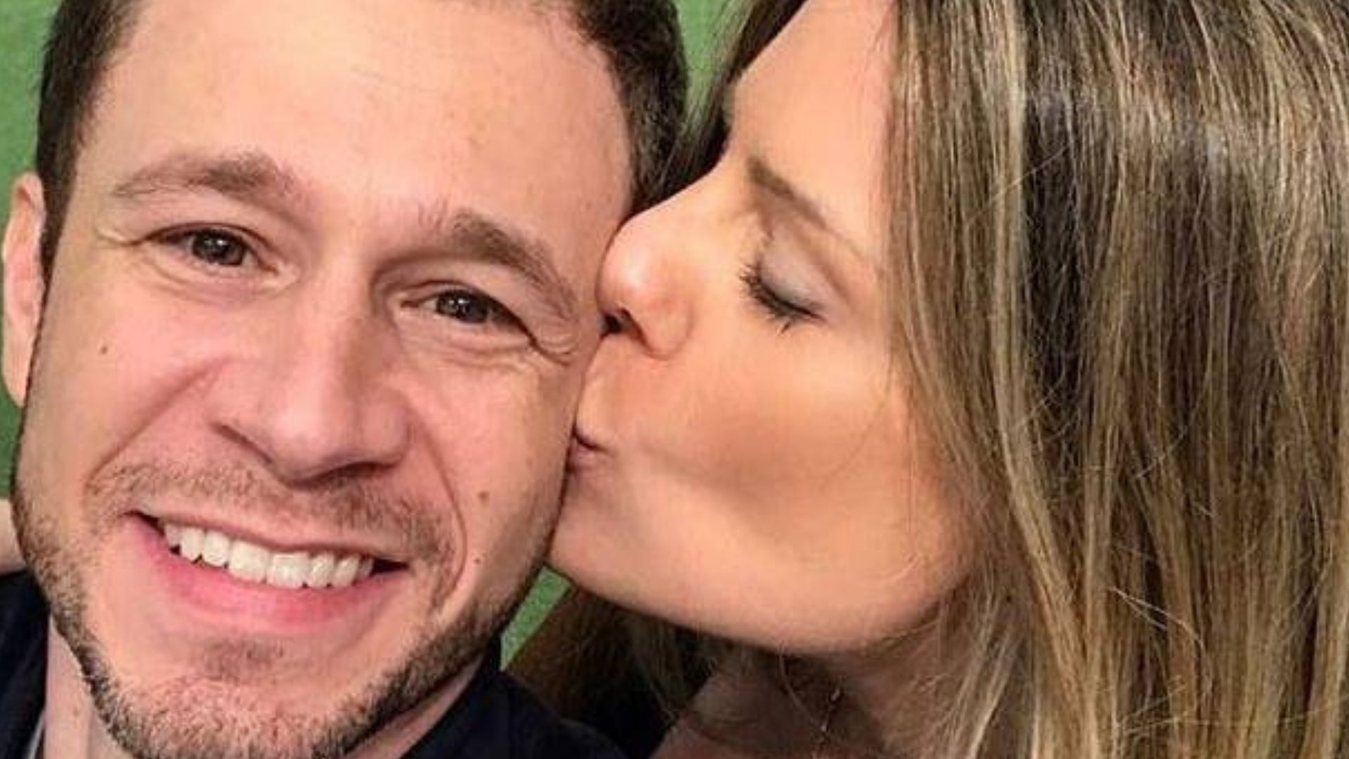 Em batalha contra o câncer, filha de Tiago Leifert reaparece brincando e comove fãs