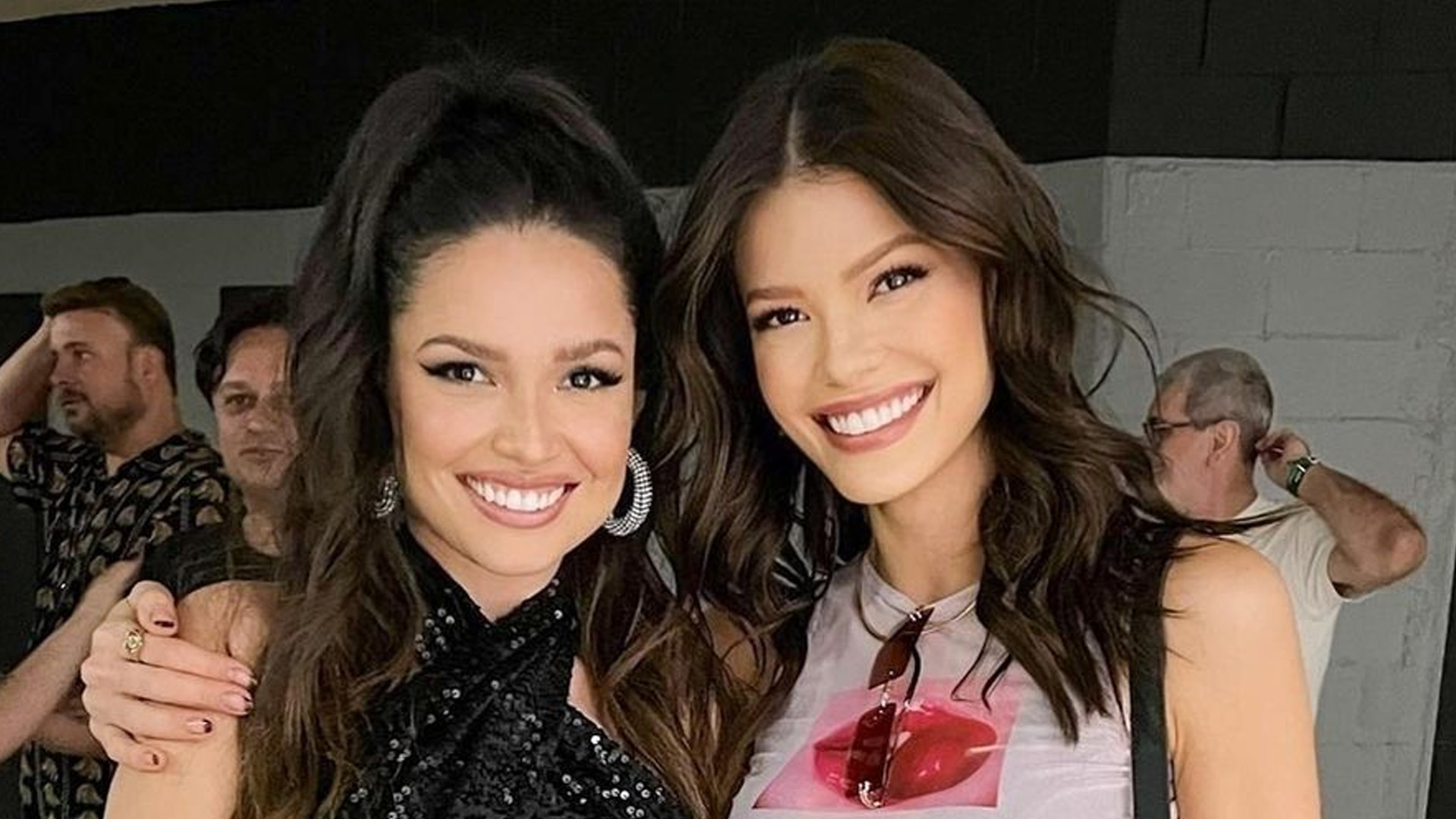 Vitória Strada e Juliette Freire mostram barrigas saradíssimas: “Campeãs”