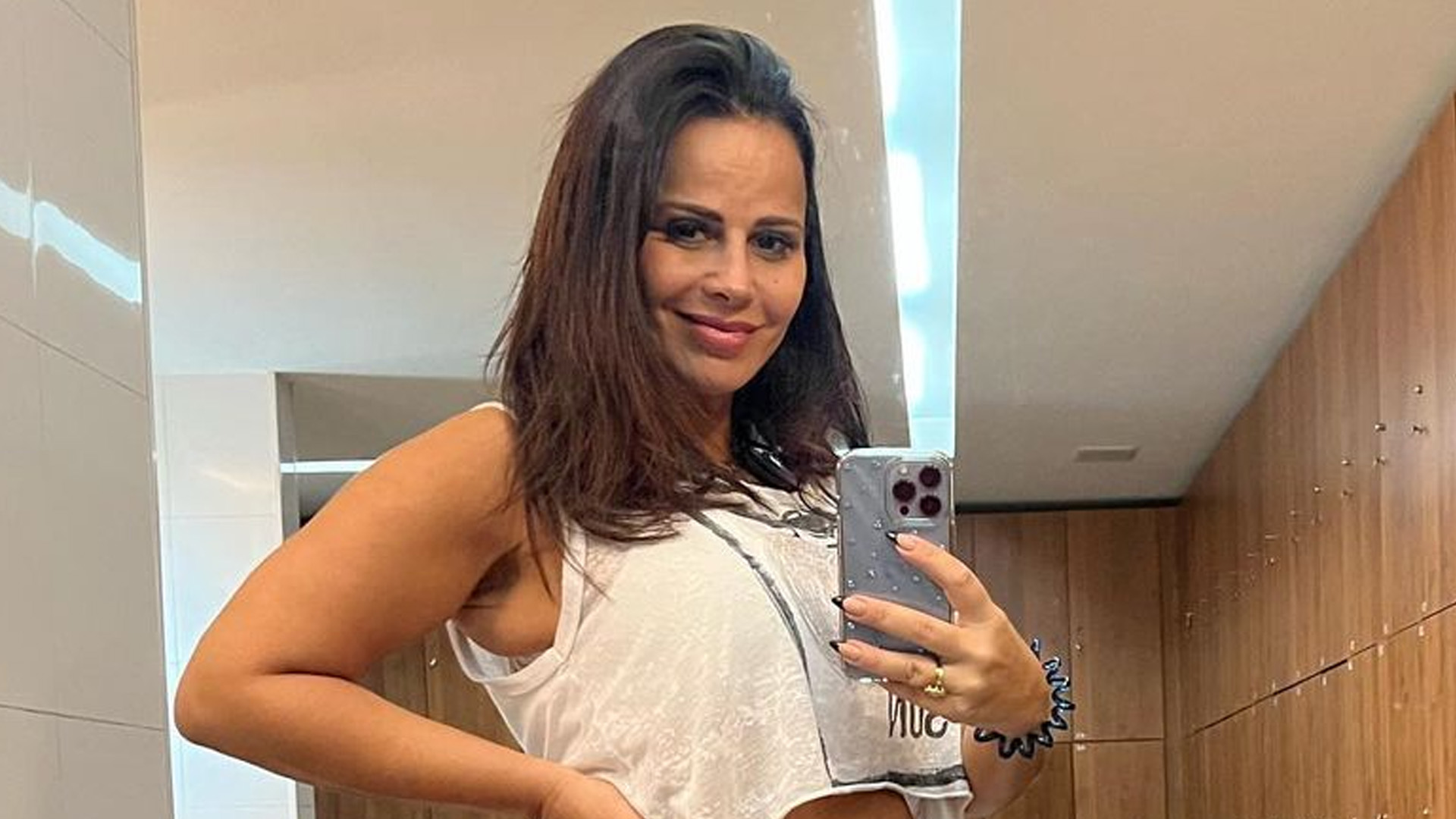 Viviane Araújo malha no sexto mês de gestação e mostra barriguinha: “Shape da mamãe”