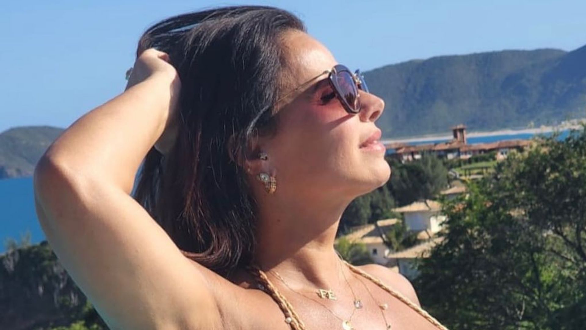 No sexto mês, Viviane Araújo posa de biquíni e mostra barriguinha: “Mamãe linda”