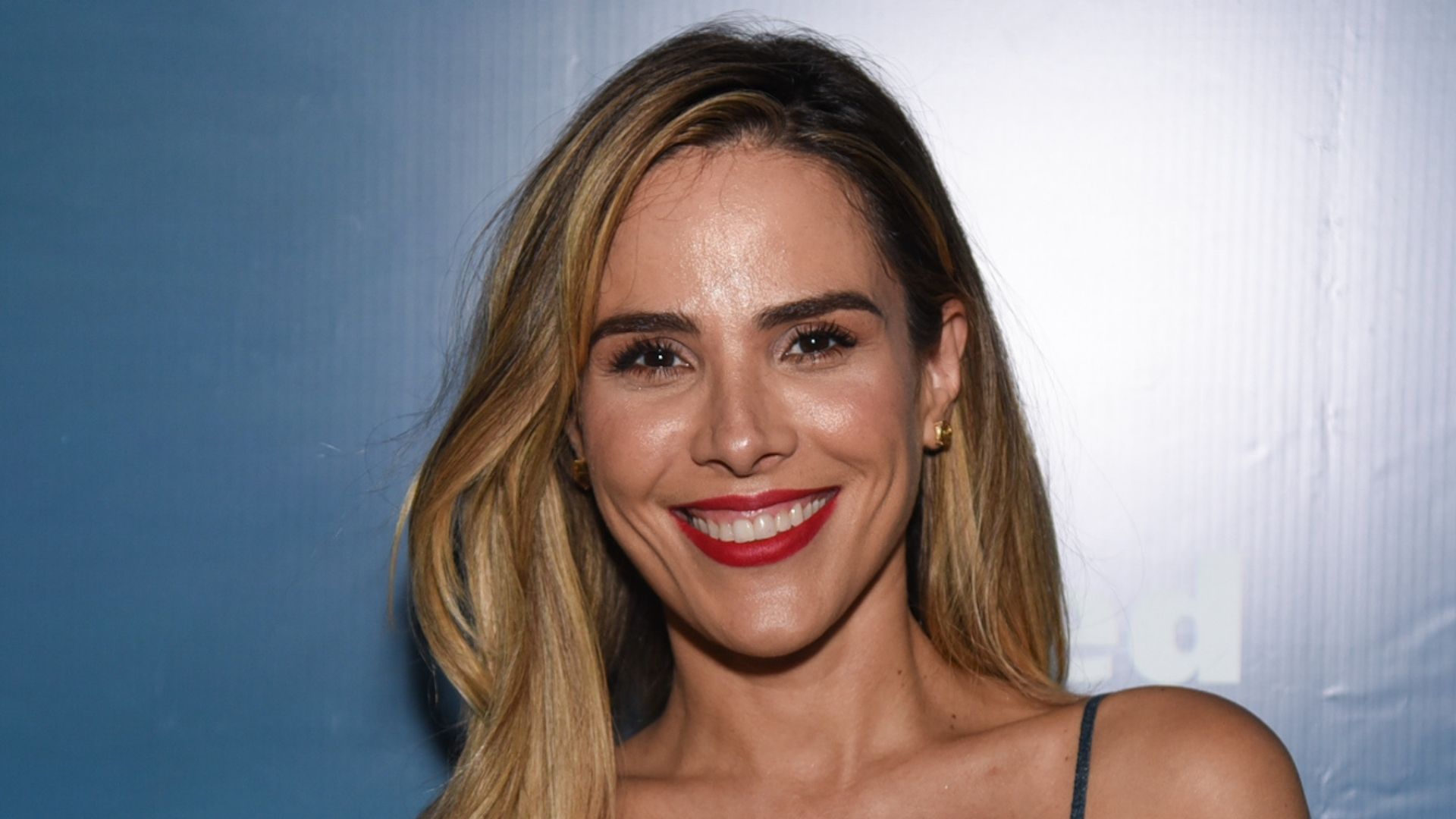 Loiríssima, Wanessa Camargo faz primeira aparição após separação com look sem sutiã