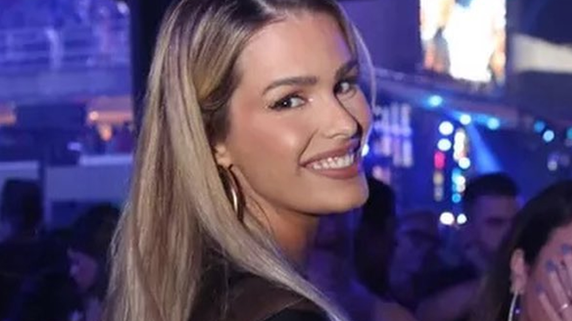 Yasmin Brunet causa com look transparente e mostra bumbum: “Chora, Medina”
